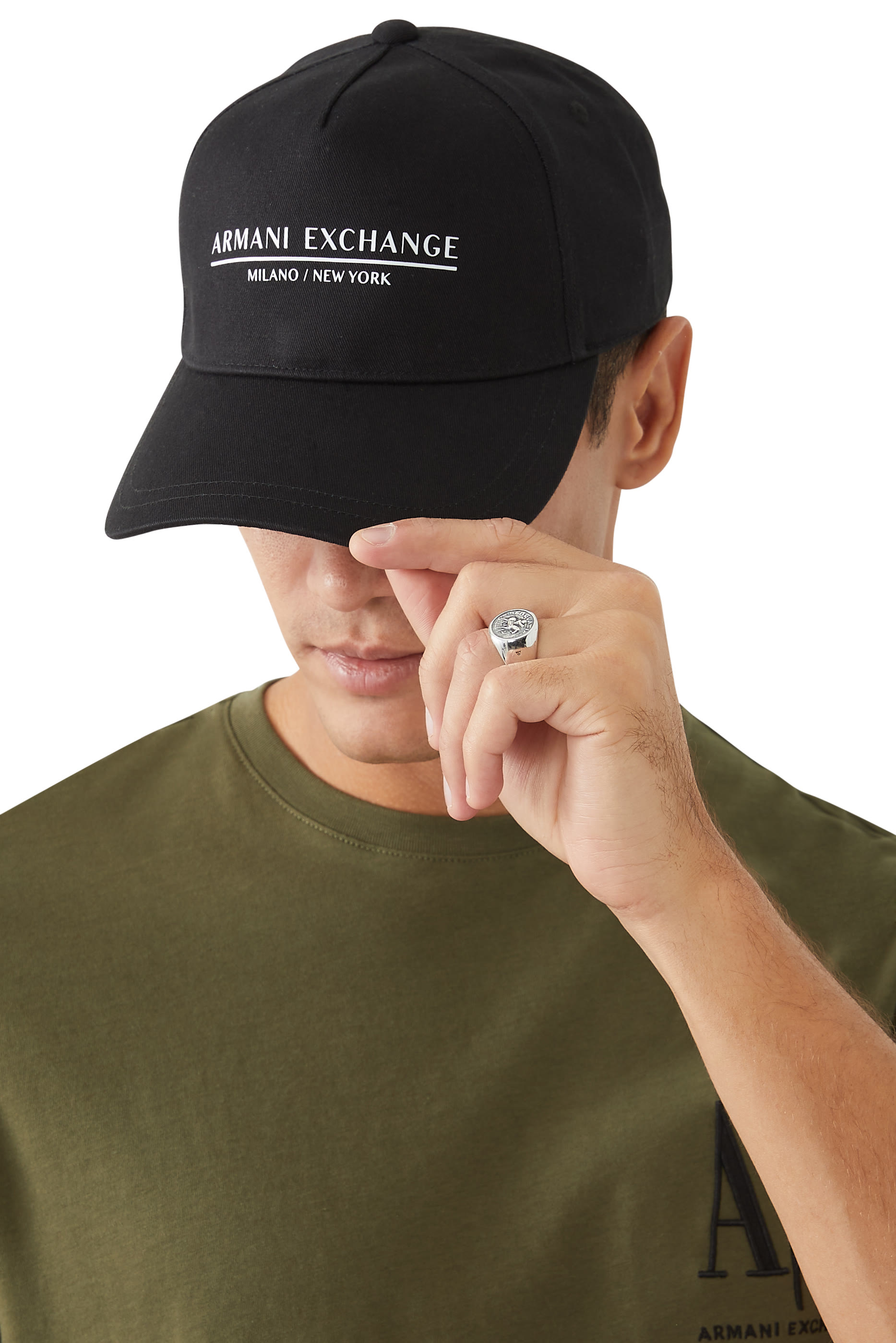 كاب بشعار الماركة