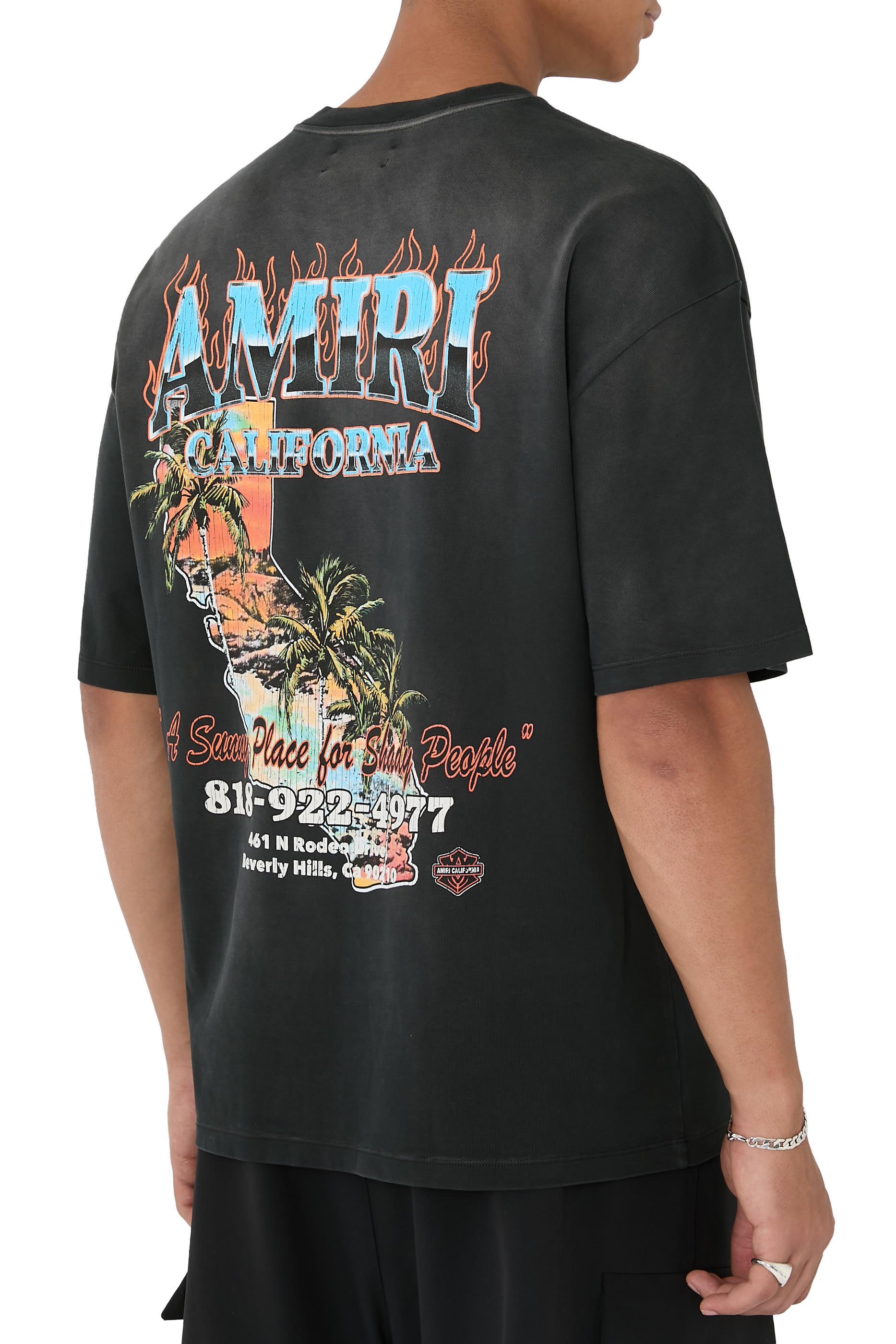 تيشيرت صاني بلايس بقصة فضفاضة وشعار الماركة