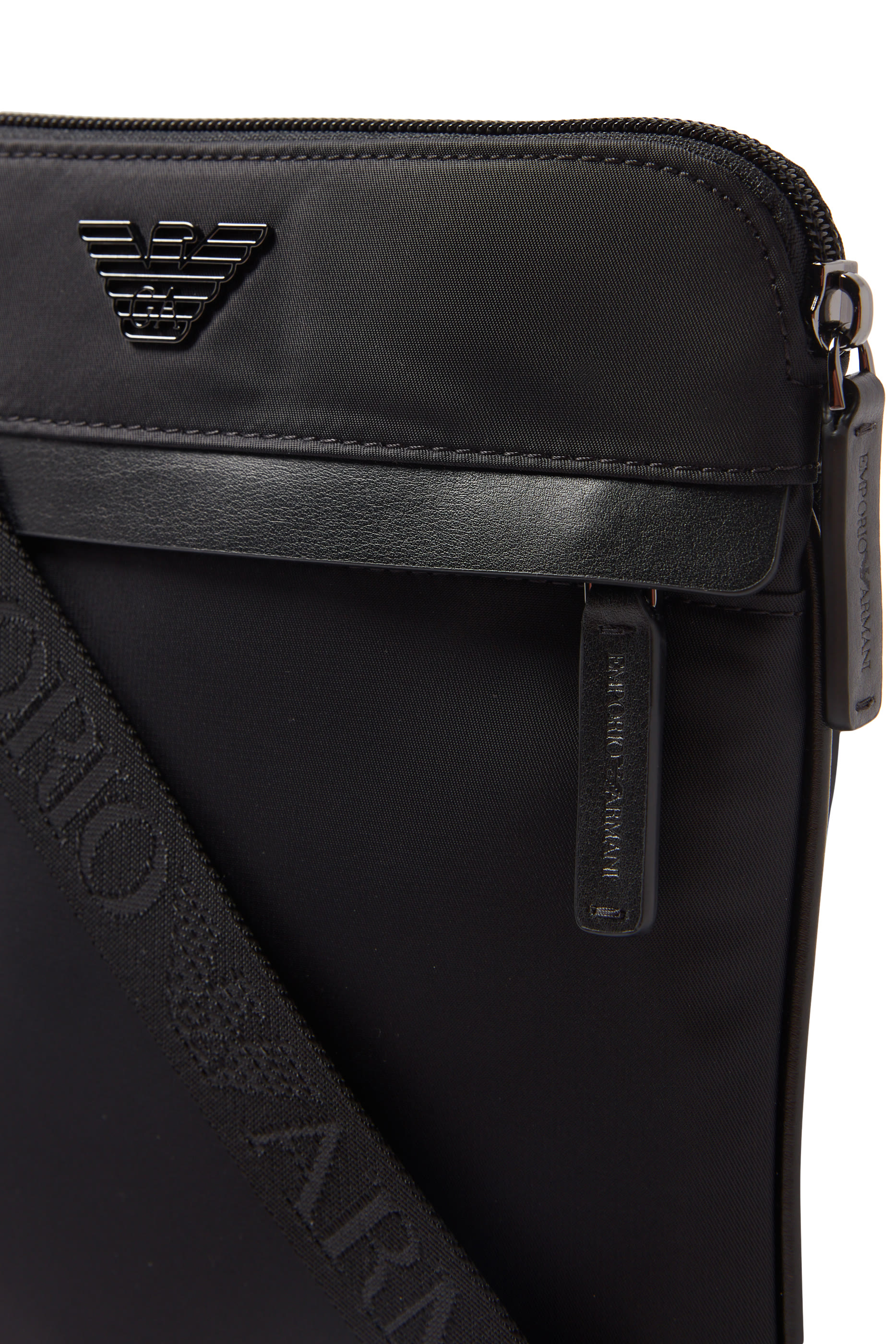 حقيبة كروس بشعار الماركة