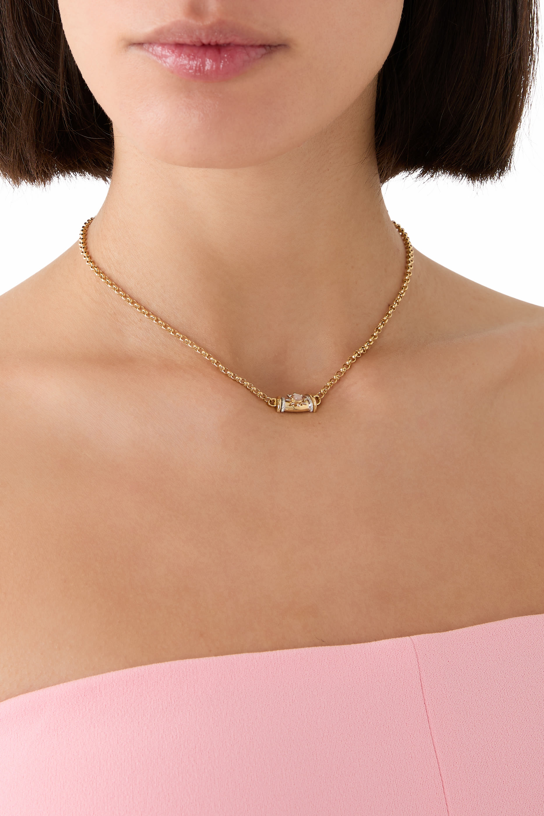 قلادة ووريور ستار مرصعة بالماس وعرق الؤلؤ، ذهب أصفر عيار 18