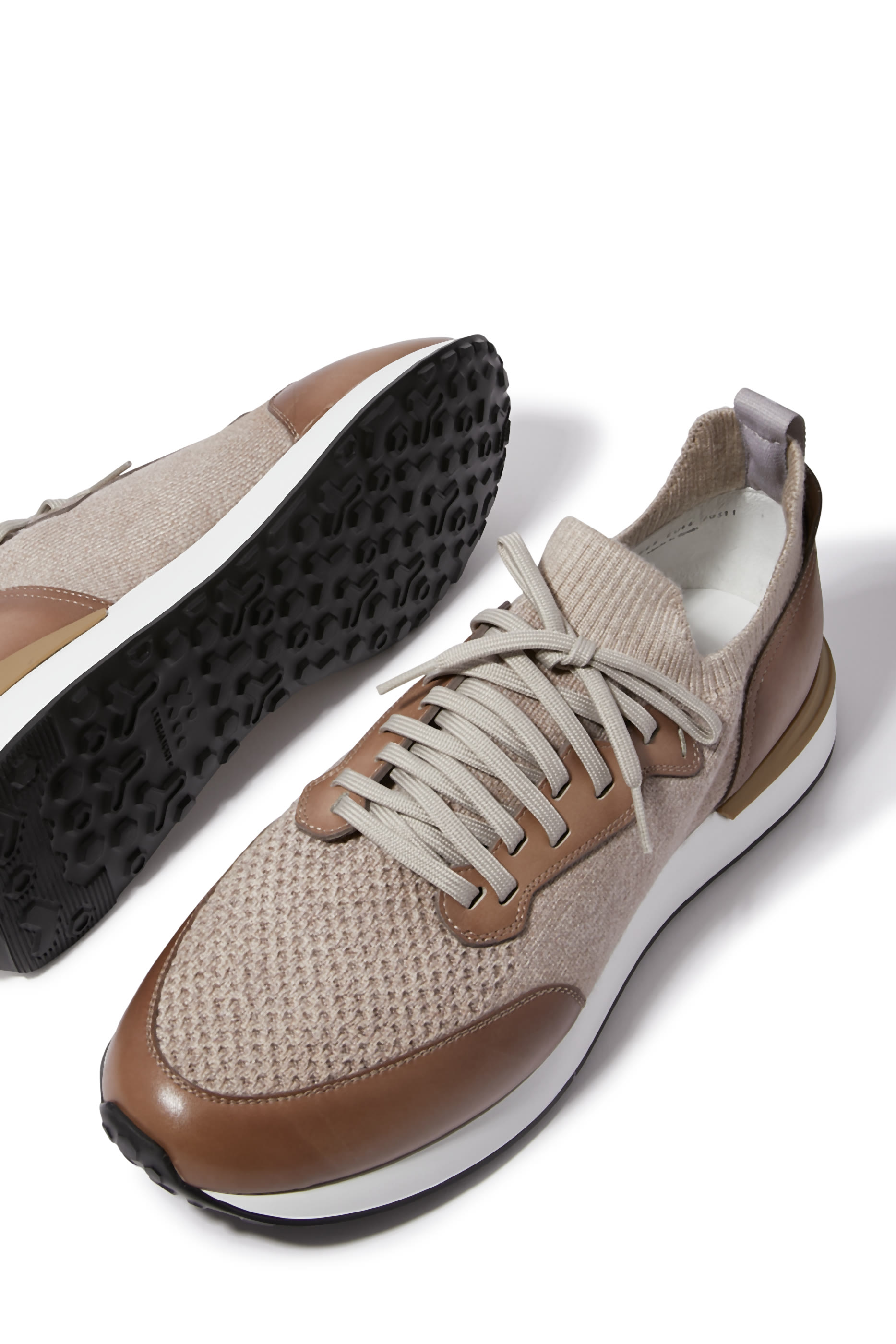 سنيكرز ستراتوس منسوج