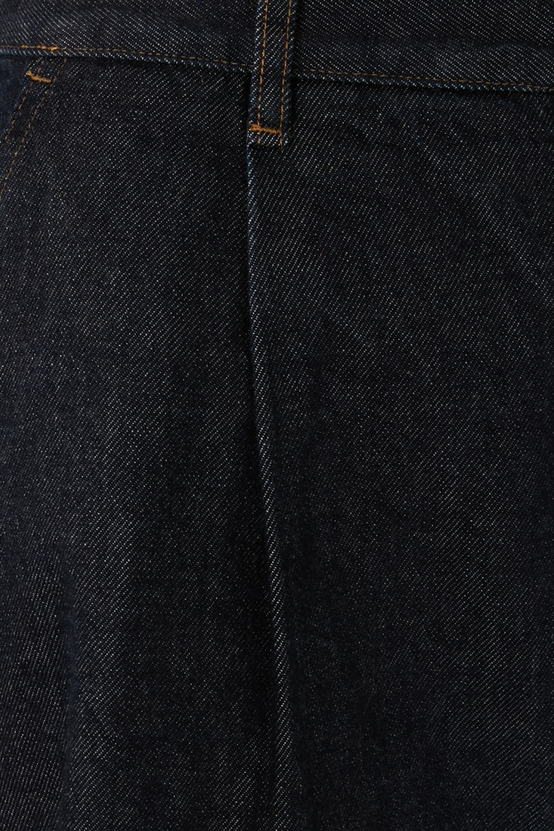 شورت بقصة ضيقة