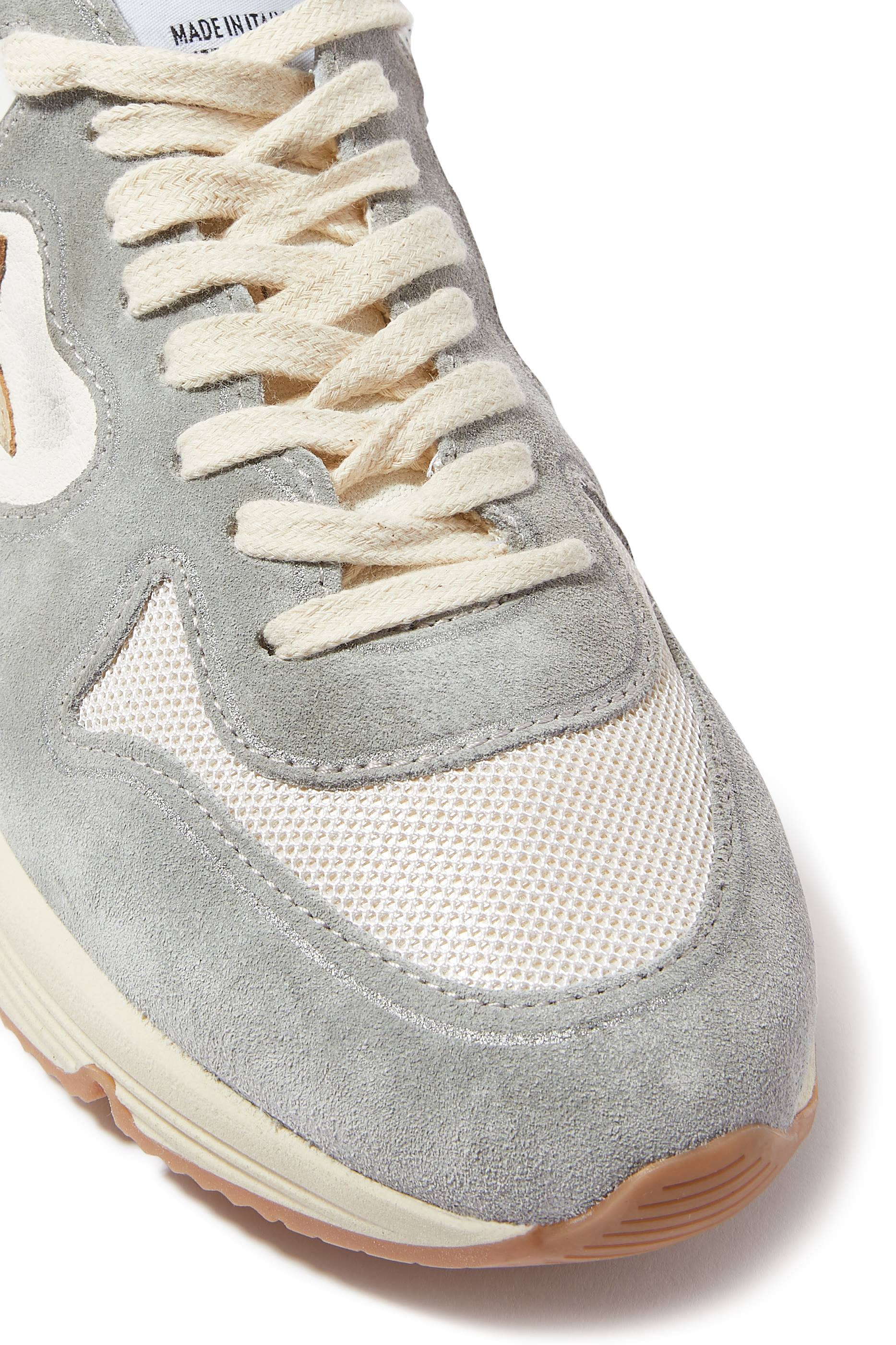 سنيكرز بنعل رياضي