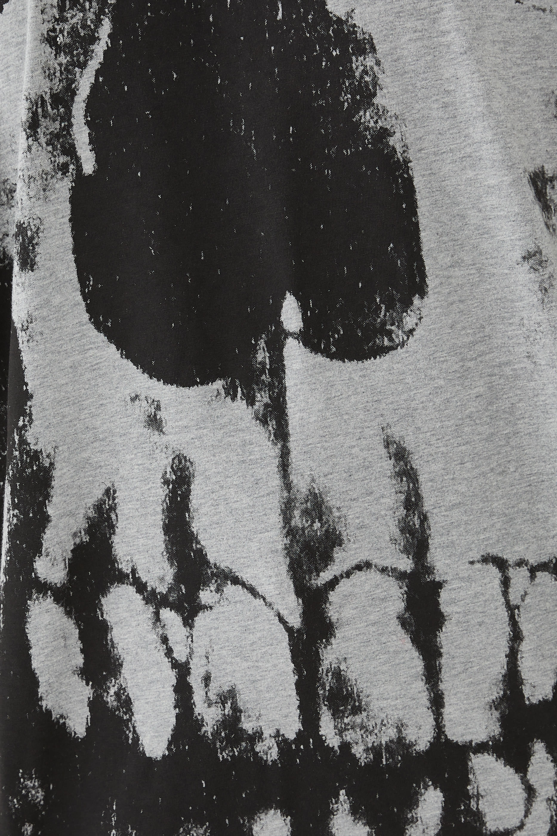 تيشيرت بطبعة جمجمة