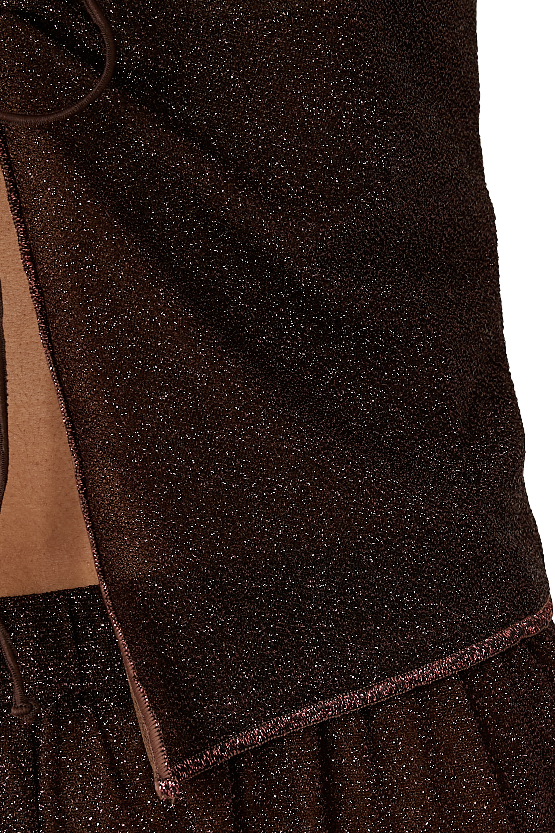 بلوزة بأكمام على شكل جرس وتفاصيل ربطة