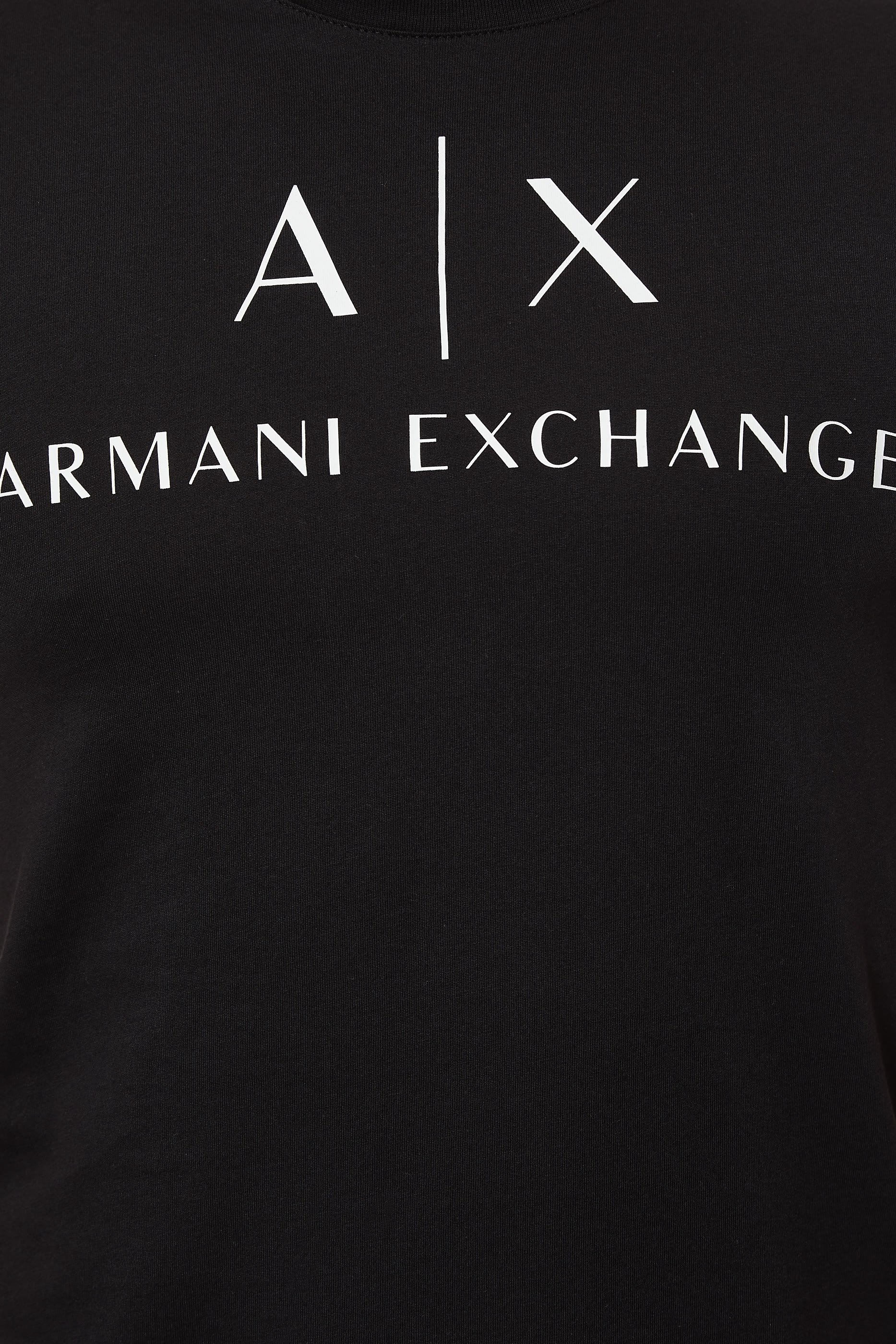 تي شيرت بطبعة حروف شعار الماركة 