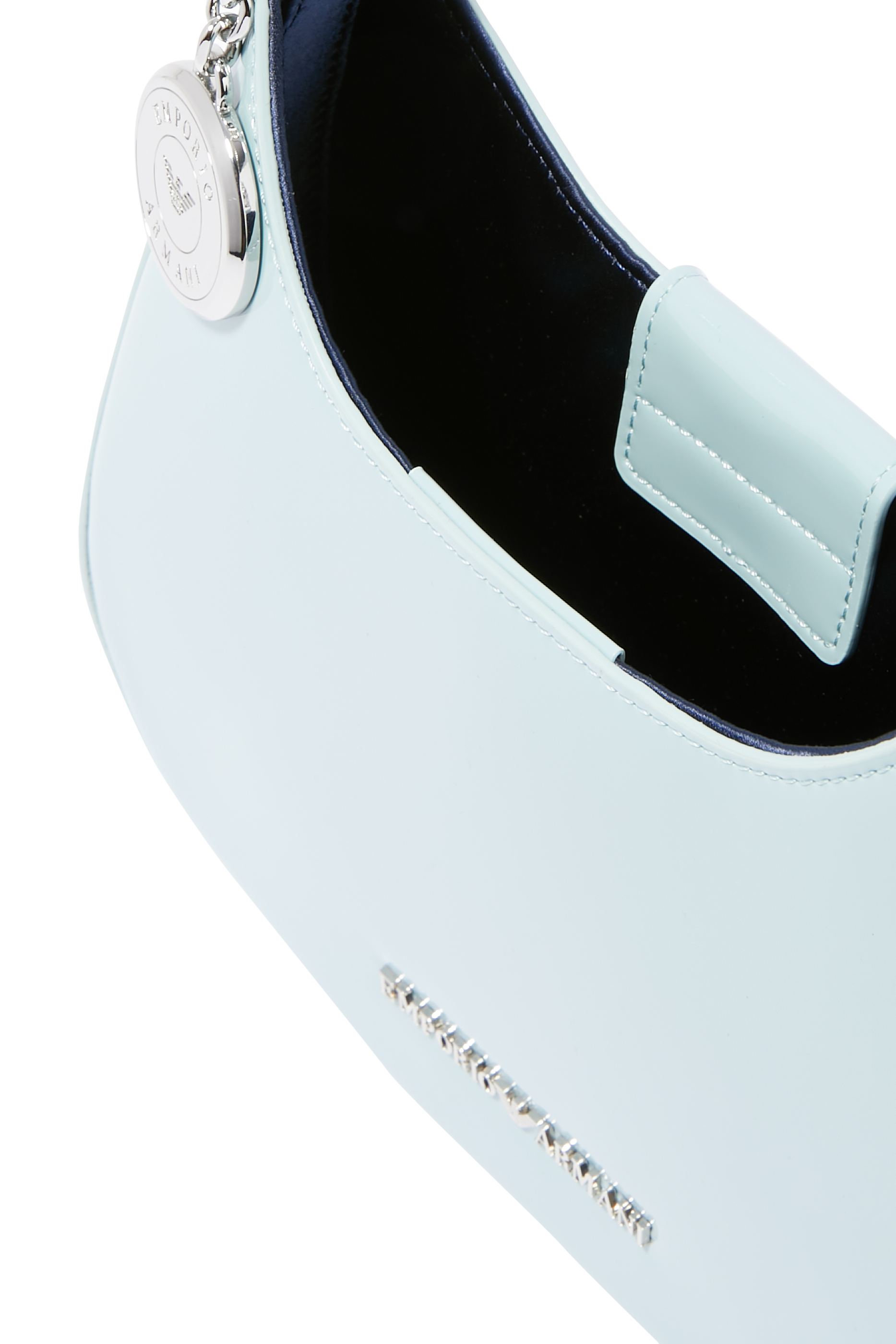 حقيبة كتف صغيرة لامعة