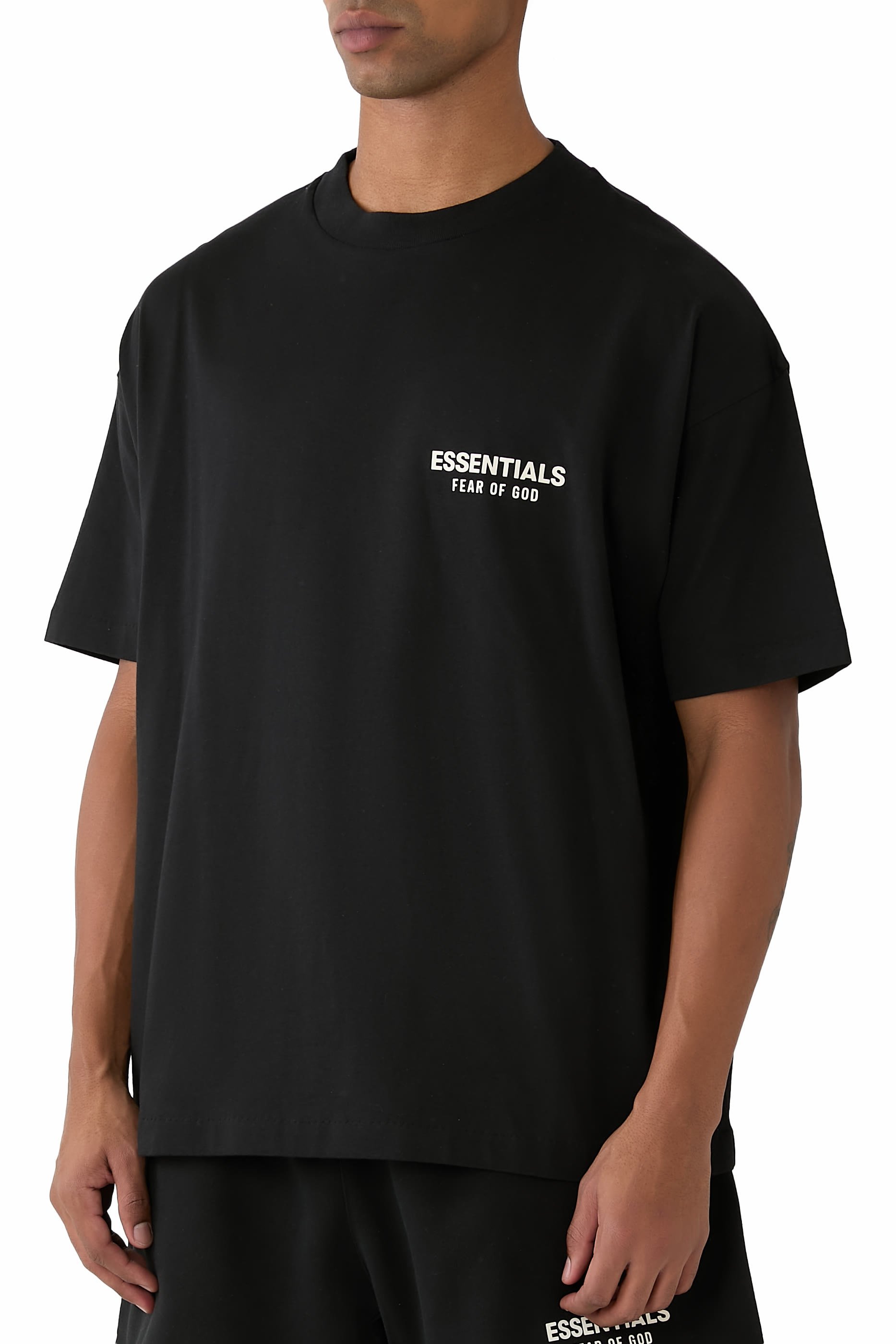 تيشيرت كلاسيكي بأكمام قصيرة 