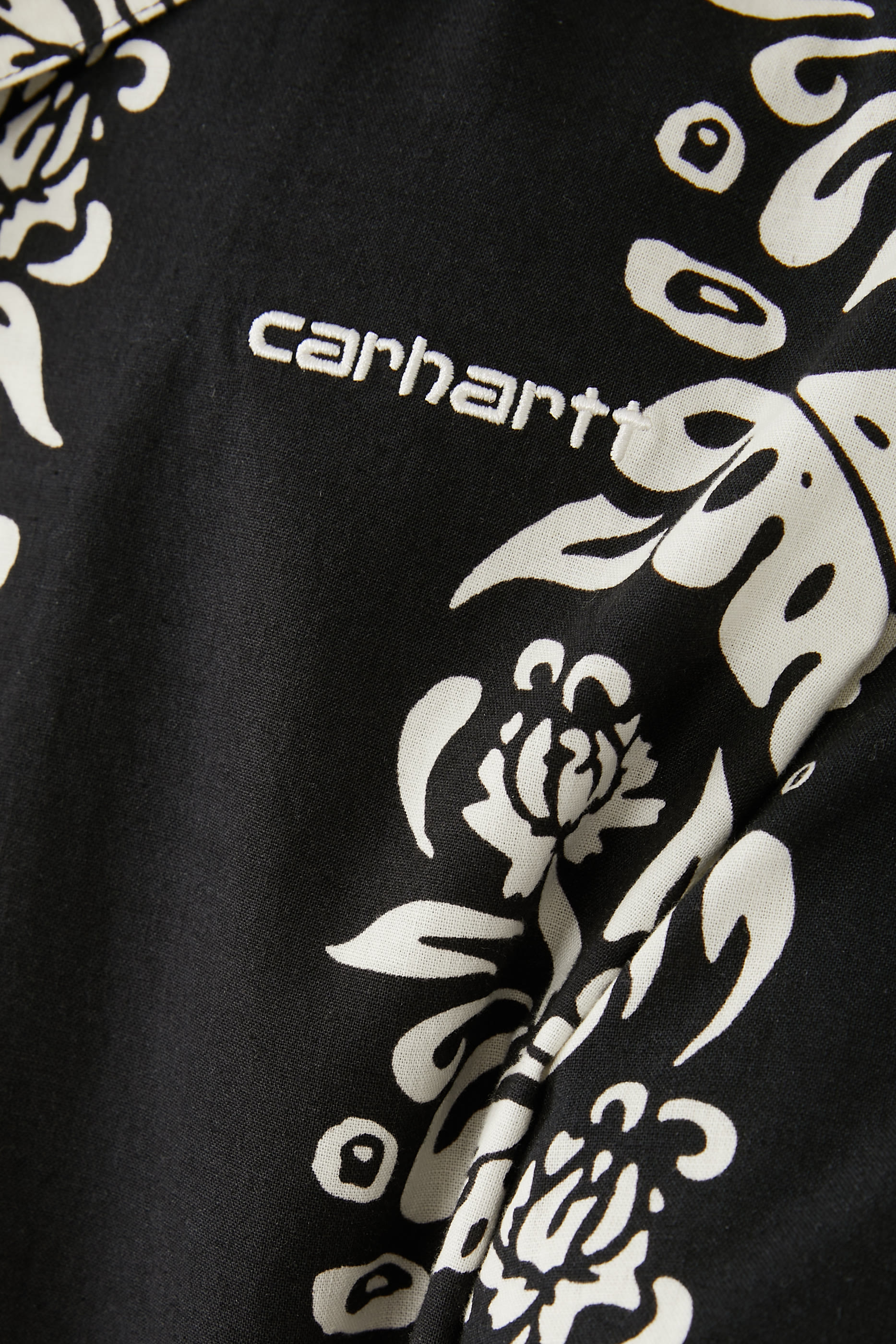 قميص بأكمام قصيرة مزين بنقشة زهور