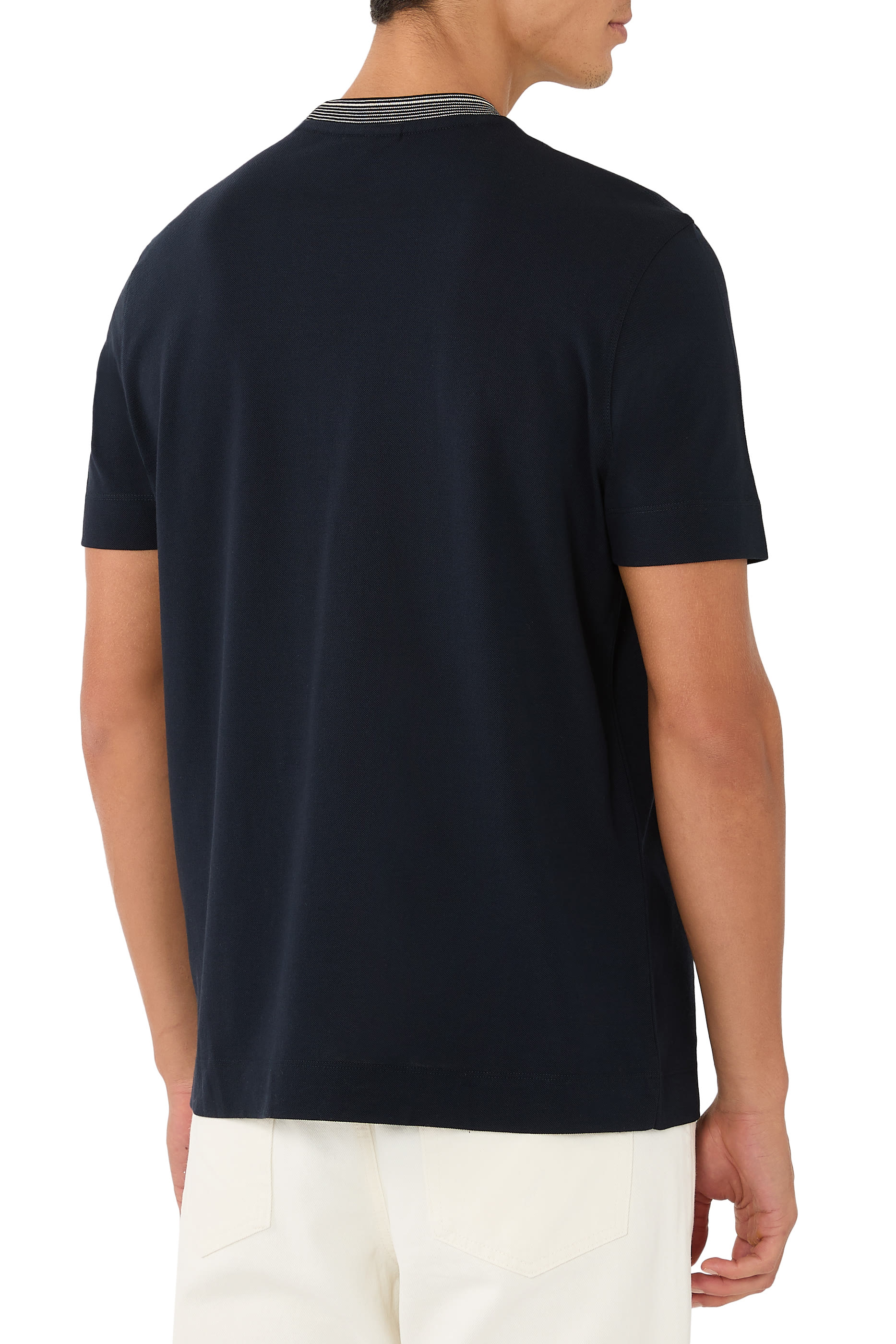 تيشيرت بتطريز شعار الماركة