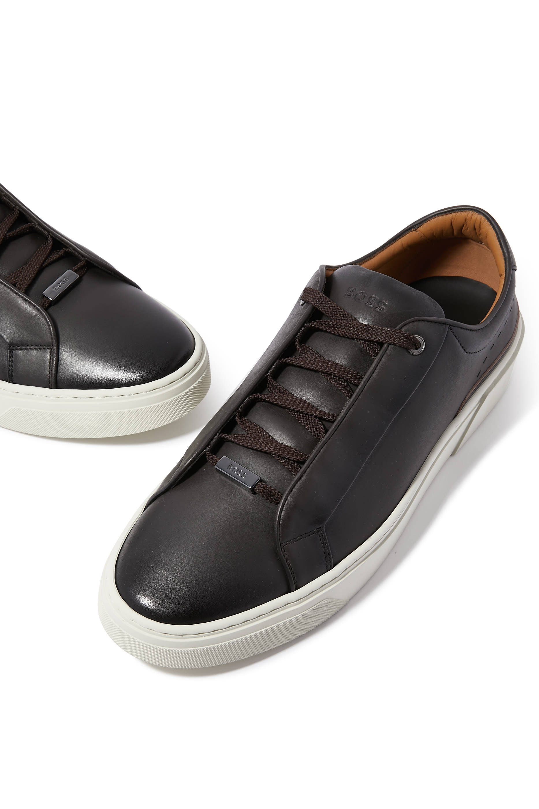 سنيكرز غراي تان