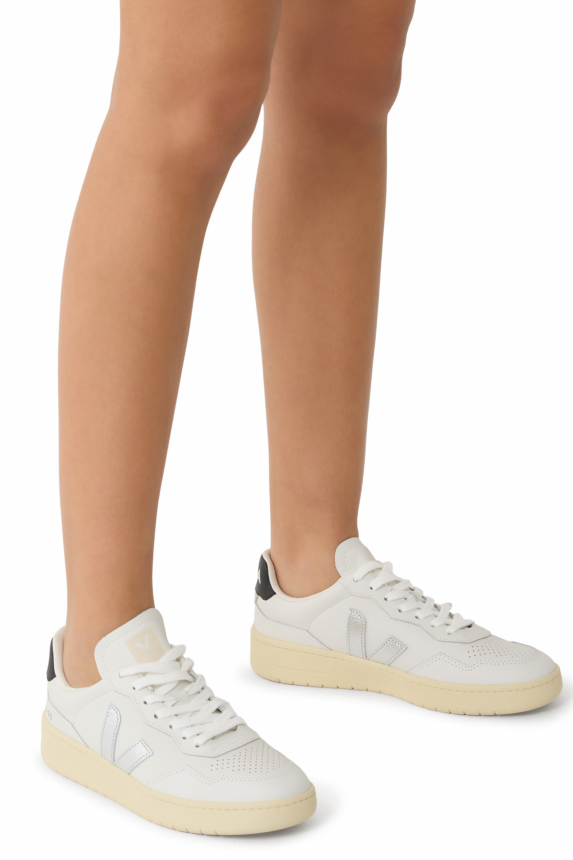 سنيكرز في 90 جلد