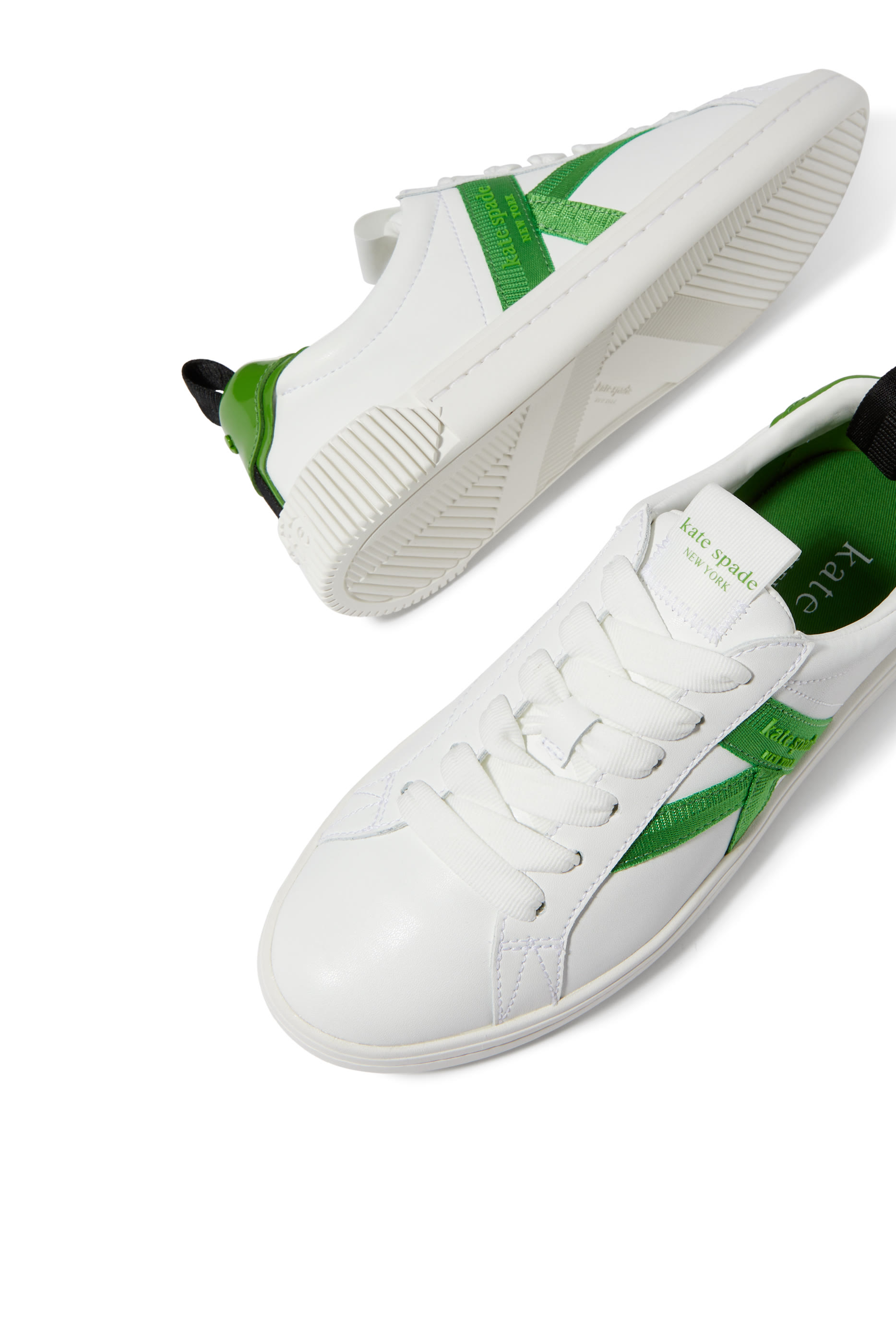 سنيكرز جلد بشعار الماركة