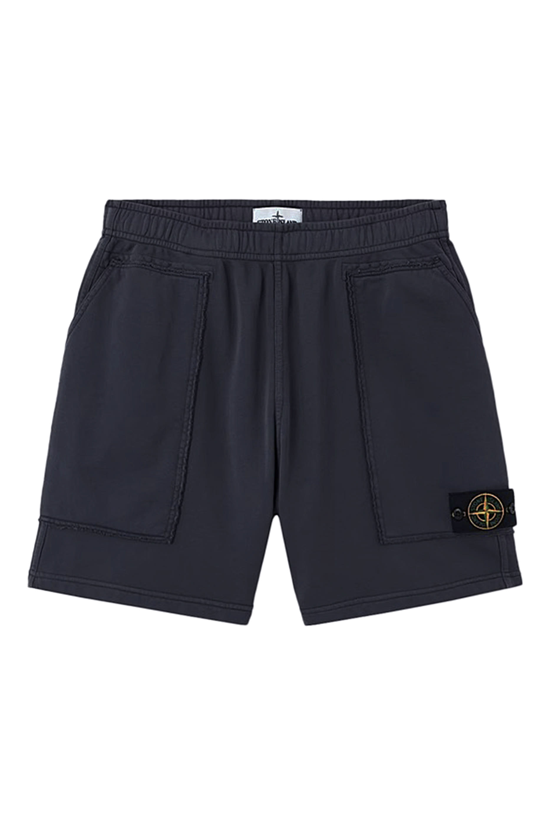 شورت برمودا بقصة عادية