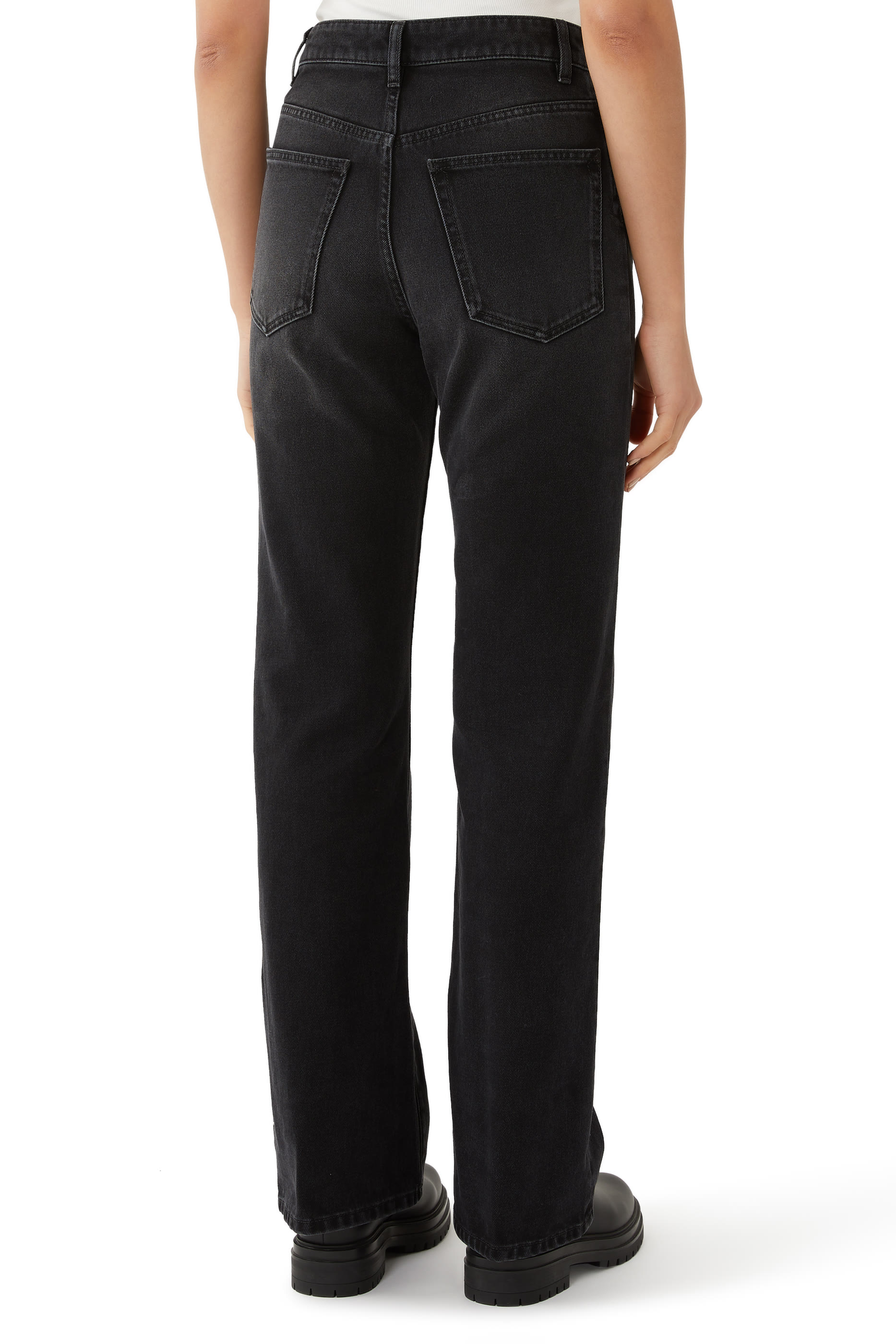 بنطال جينز بقصة ساق مستقيمة