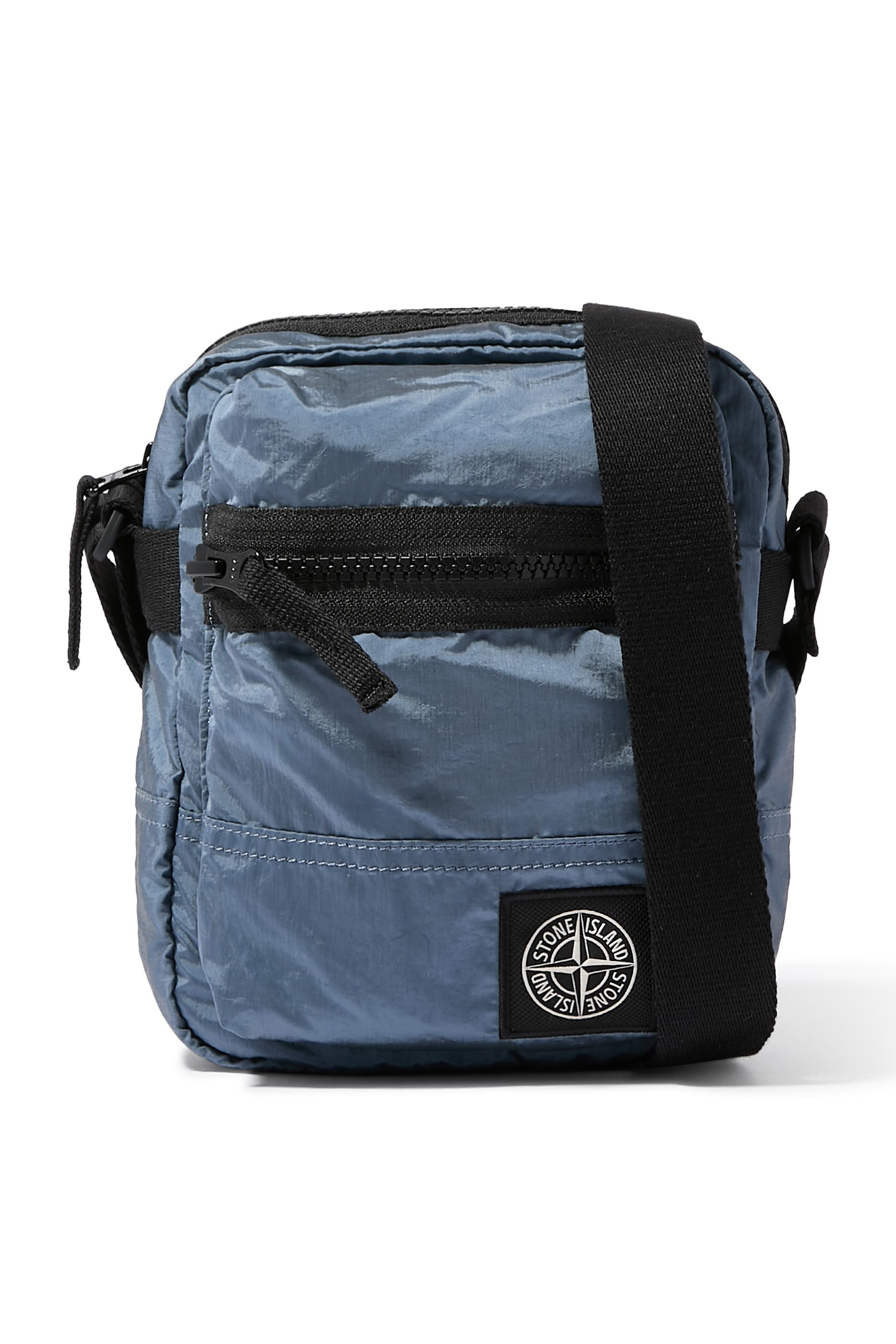 حقيبة صغيرة بشعار الماركة