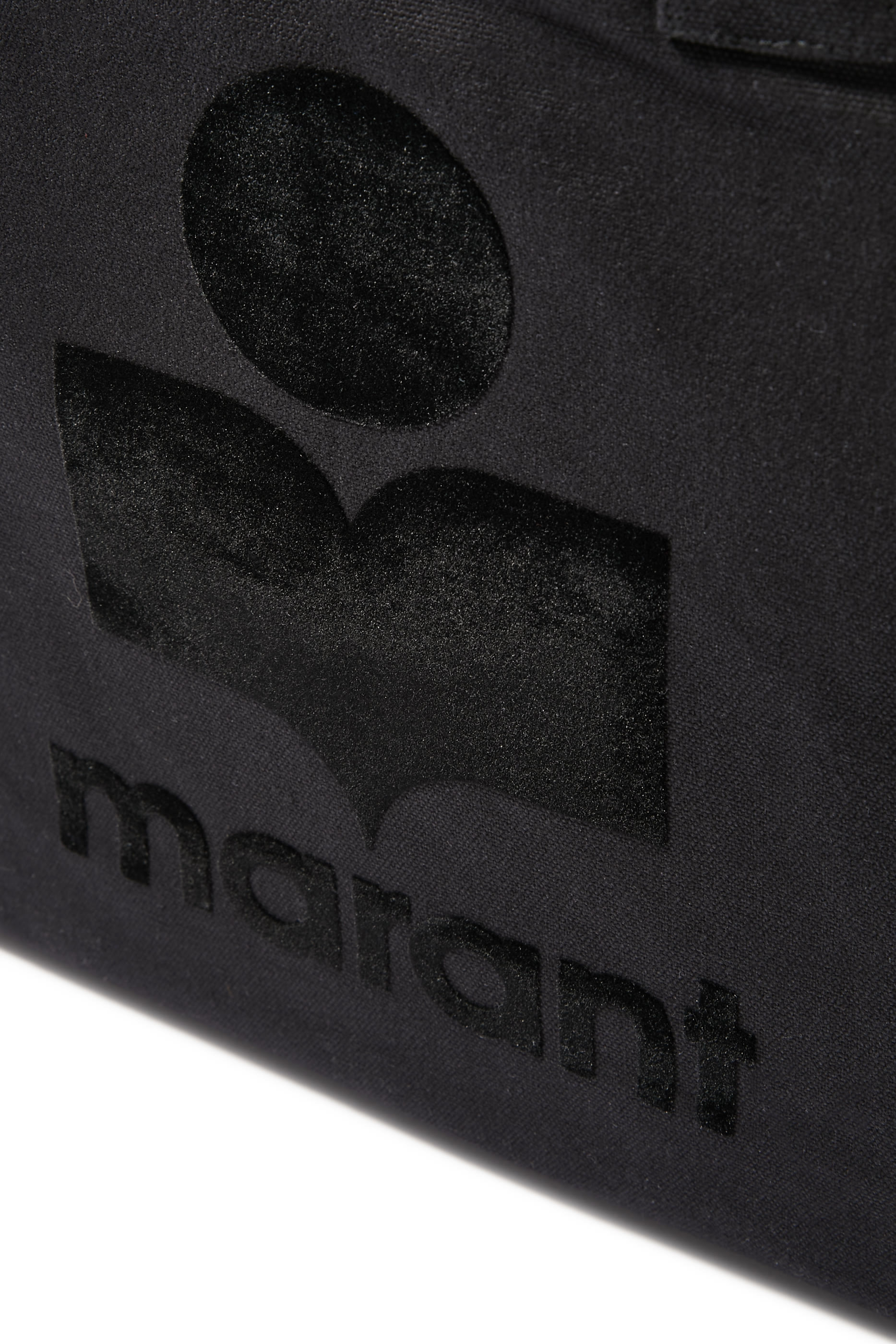 حقيبة يد ينكي صغيرة بتطريز بشعار الماركة