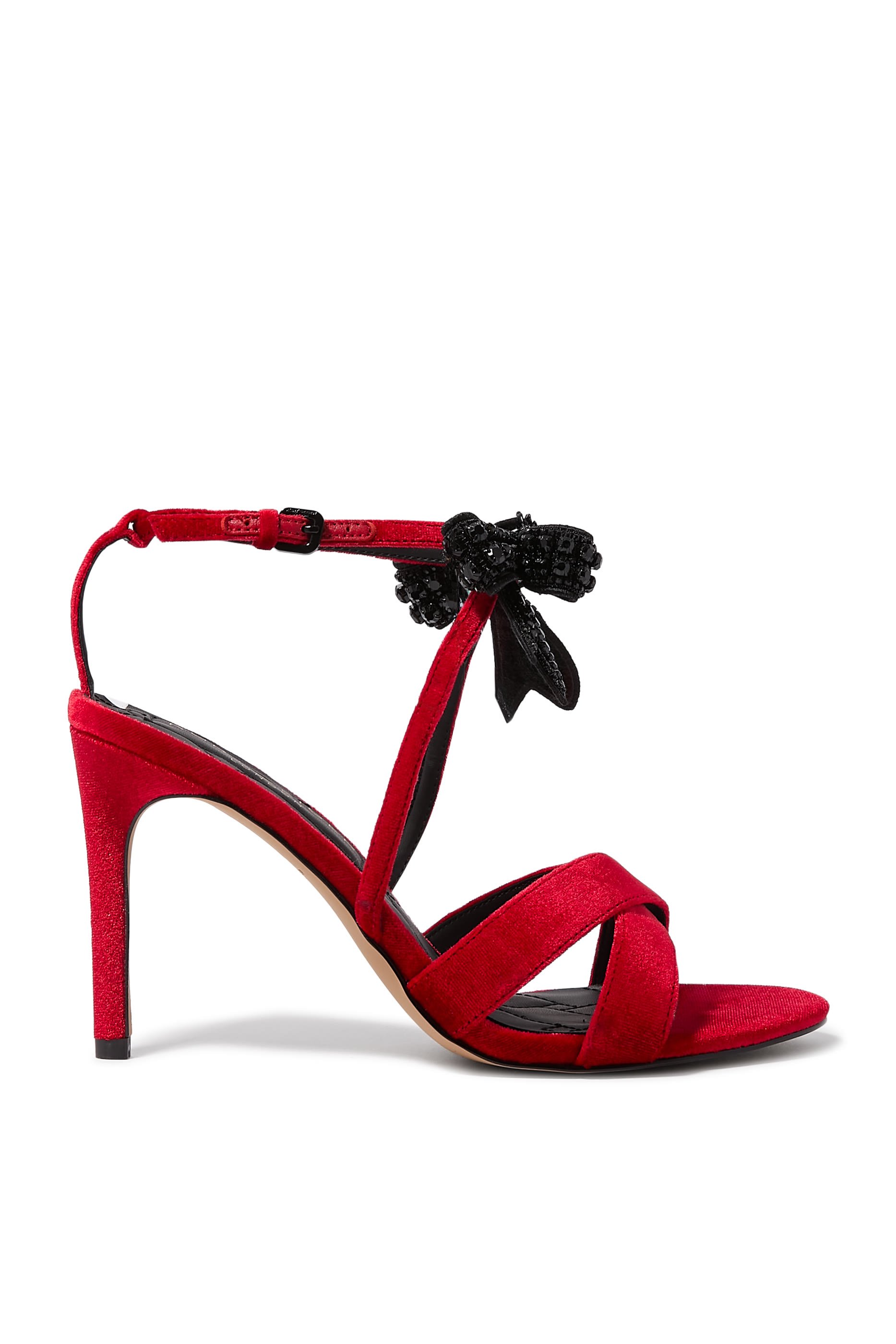 صندل بكعب مرتفع مزين بفيونكة