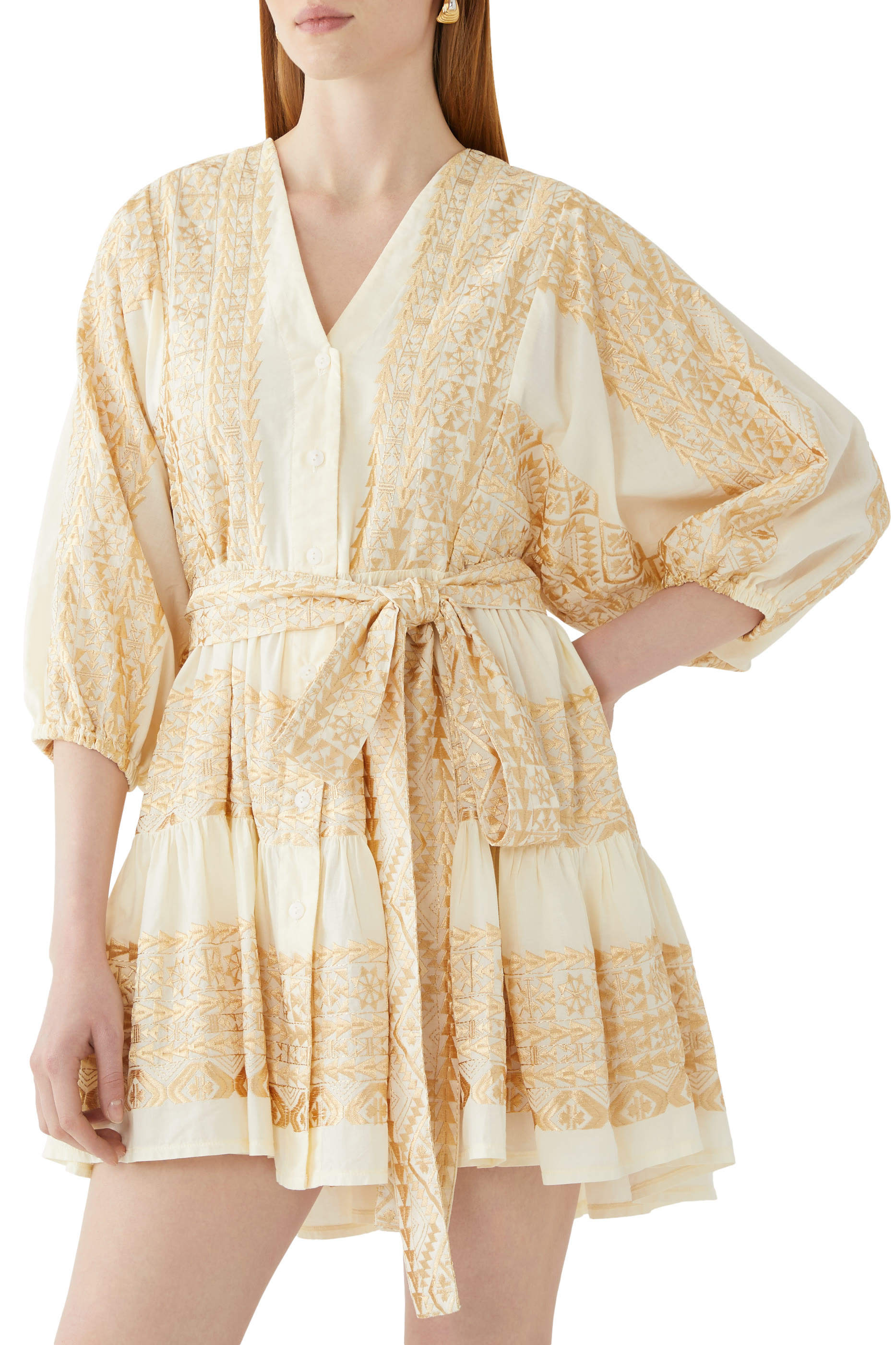 فستان قصير بأكمام طويلة