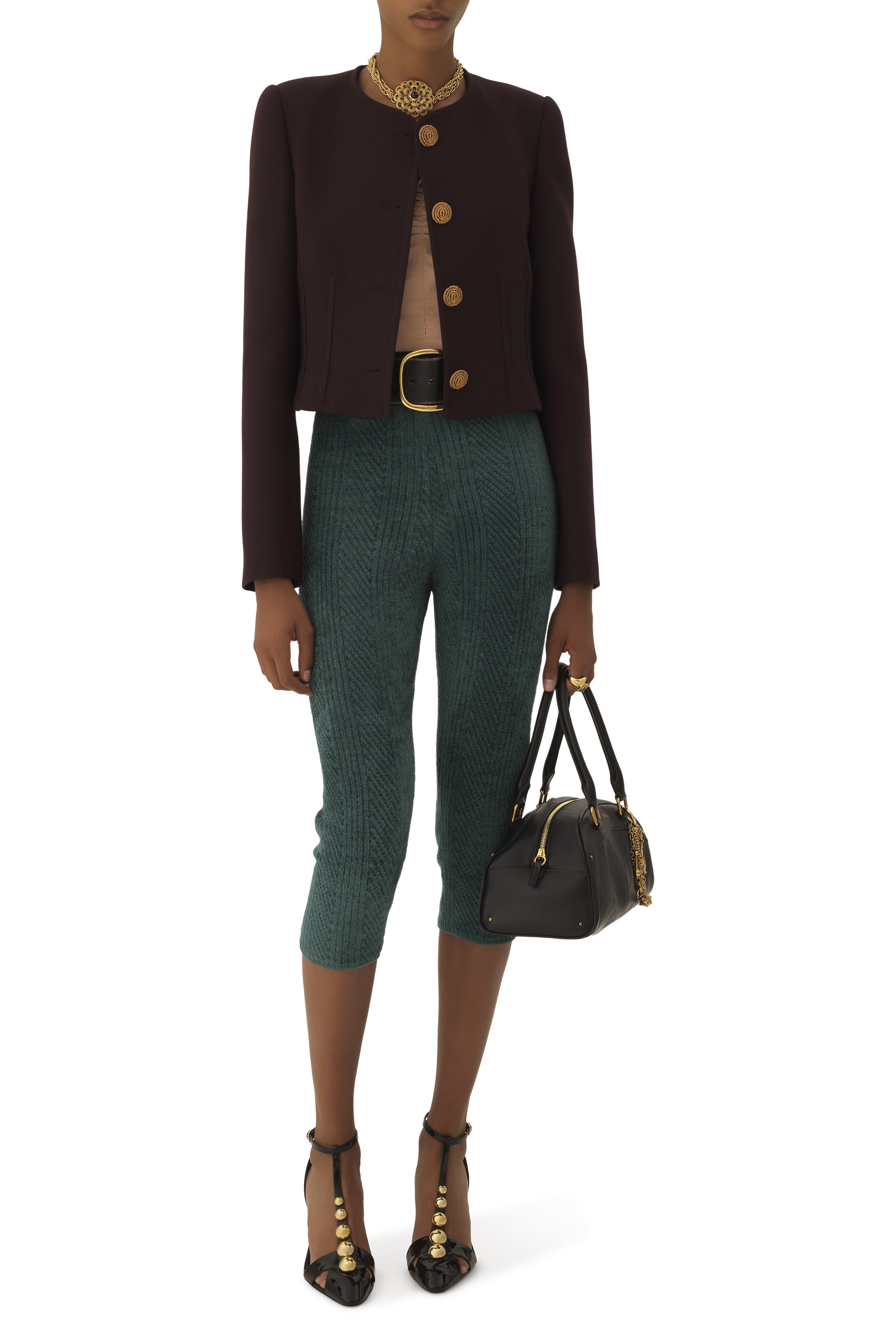 جاكيت قصير بلا ياقة