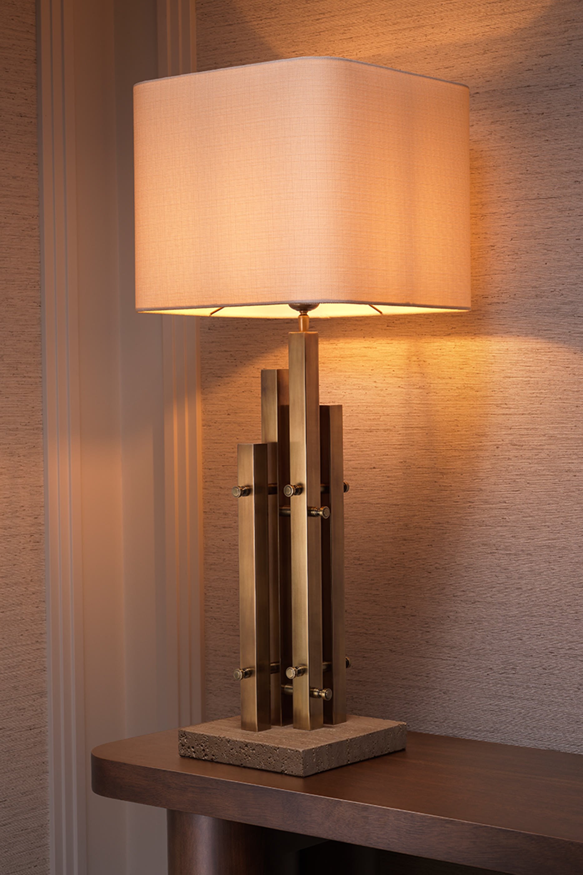 مصباح طاولة ديستينو