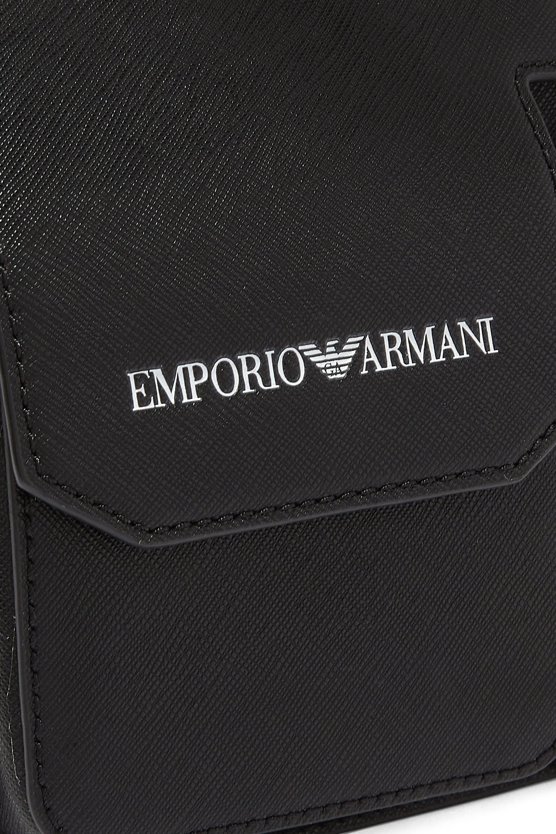 حقيبة كروس جلد صديق للبيئة بجيوب للأجهزة وشعار الماركة