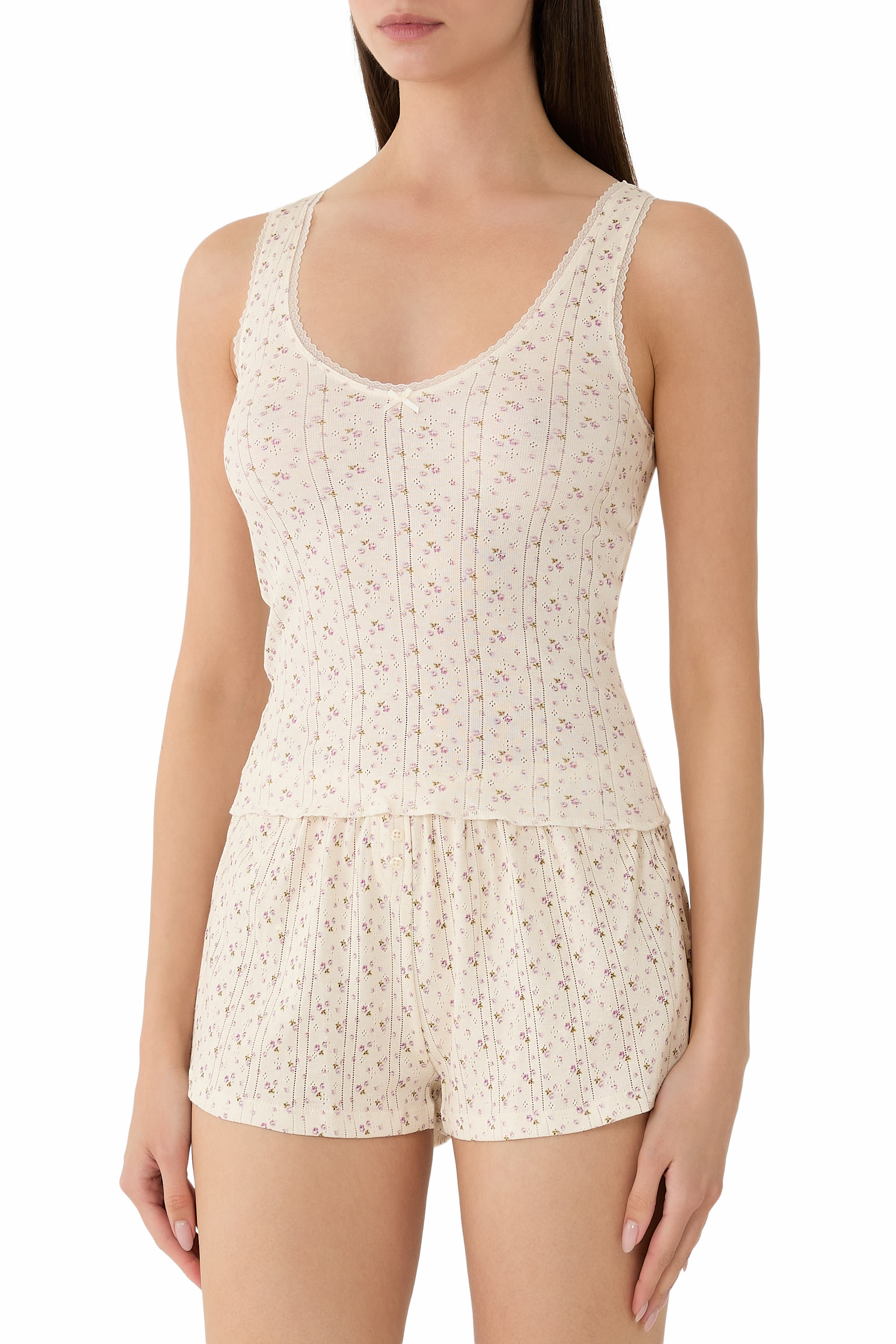 بلوزة بلا أكمام بياقة عميقة