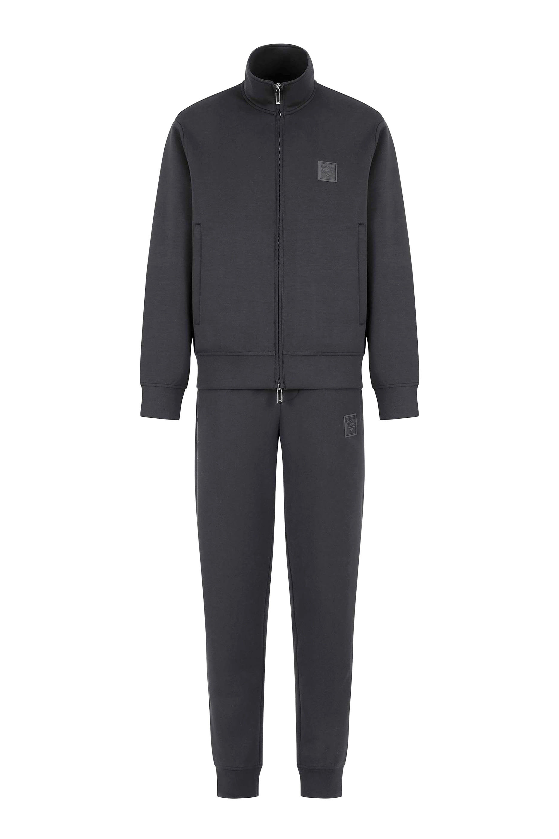 بدلة رياضية بشعار الماركة