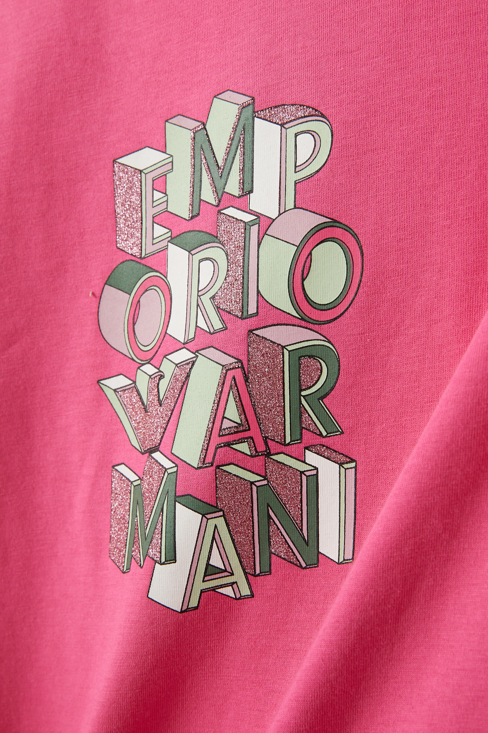 تيشيرت بطبعات شعار الماركة للأطفال