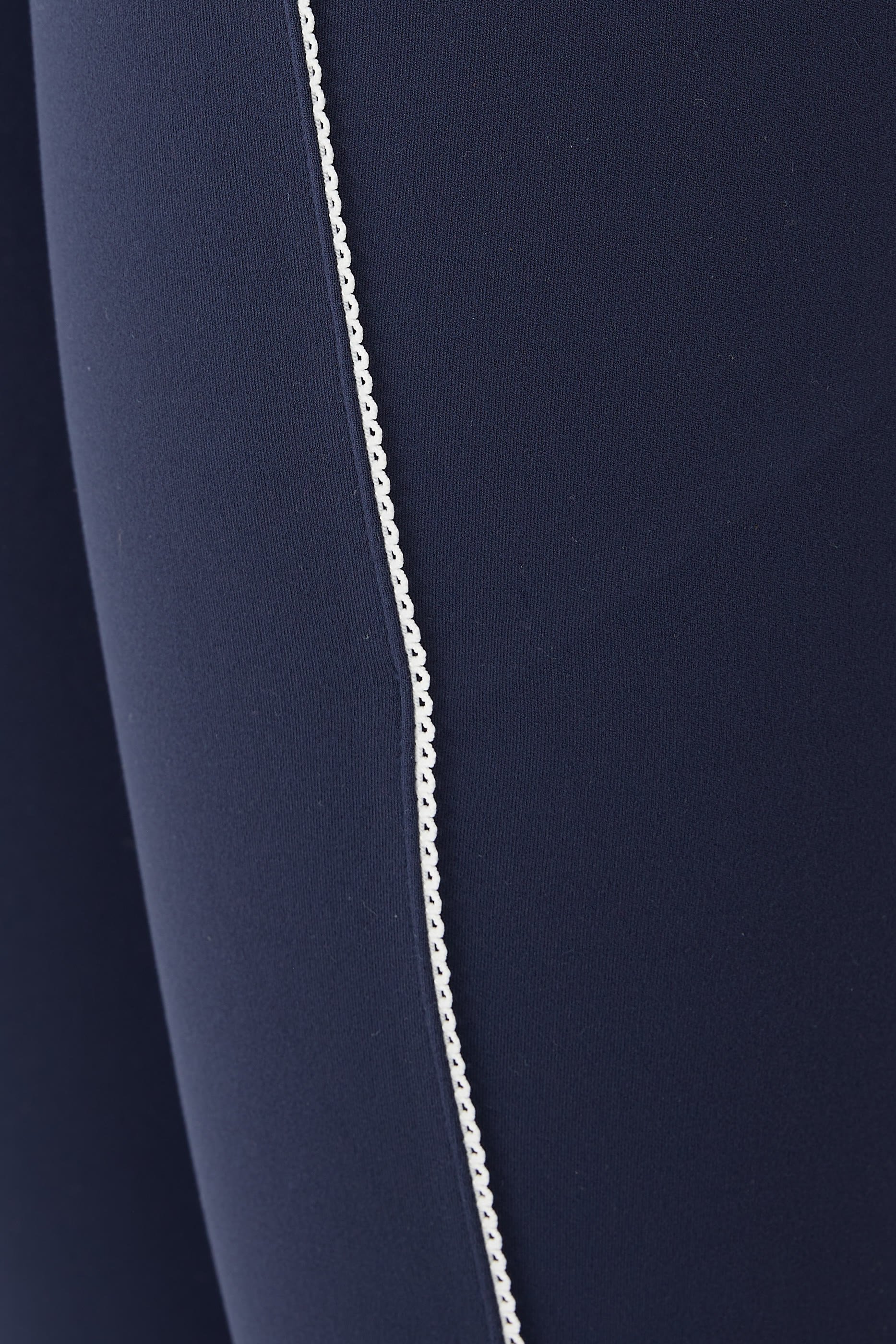 بنطال قماش ناعم ناحت بحافة واسعة وغرزة البيكو دانتيل