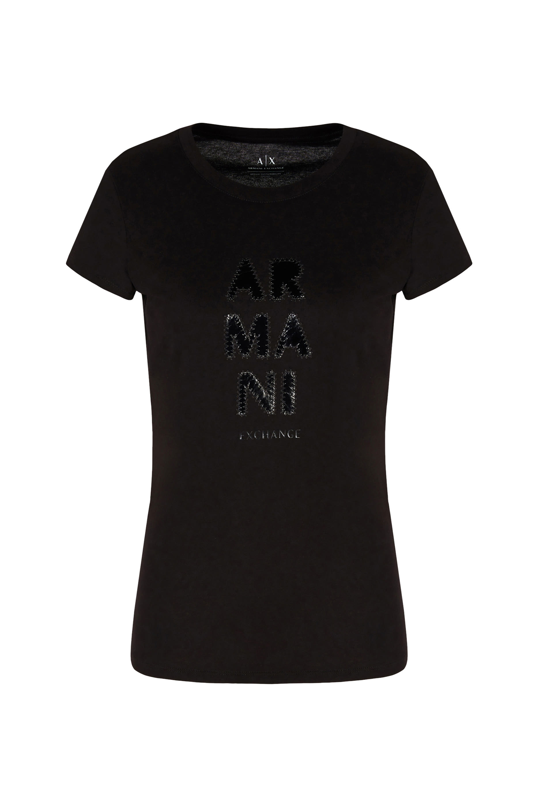 تيشيرت بقصة ضيقة وياقة ضيقة