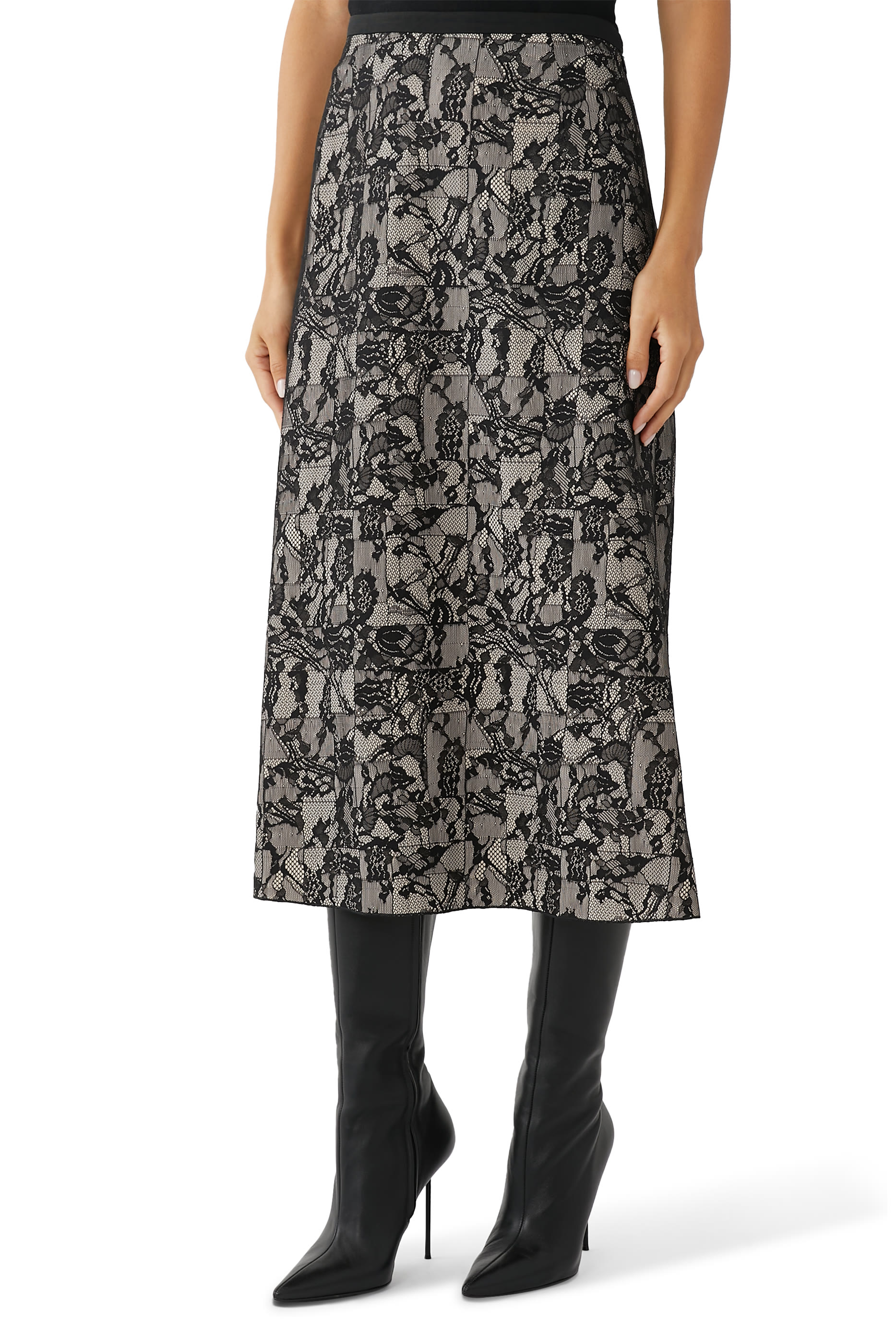 تنورة بنقشة مربعات دانتيل