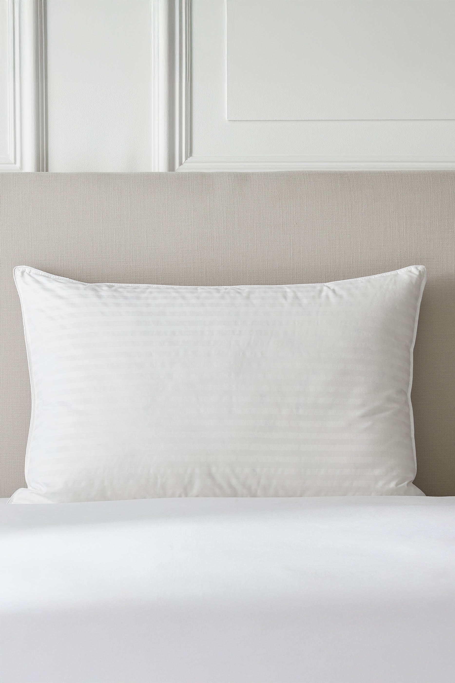 وسادة فاخرة بحشوة ريش الإوز المجري