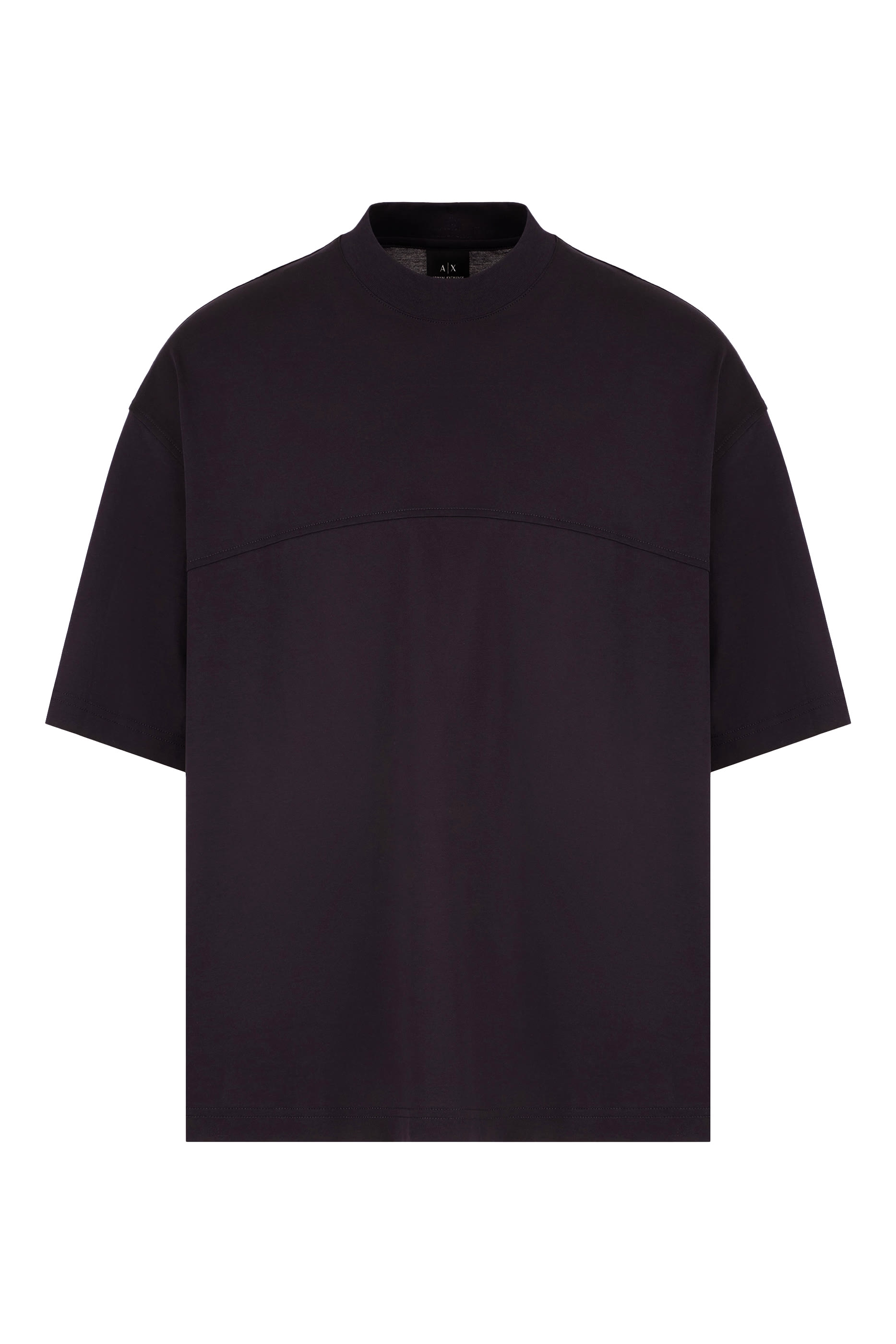 تيشيرت برقعة بشعار الماركة في الخلف