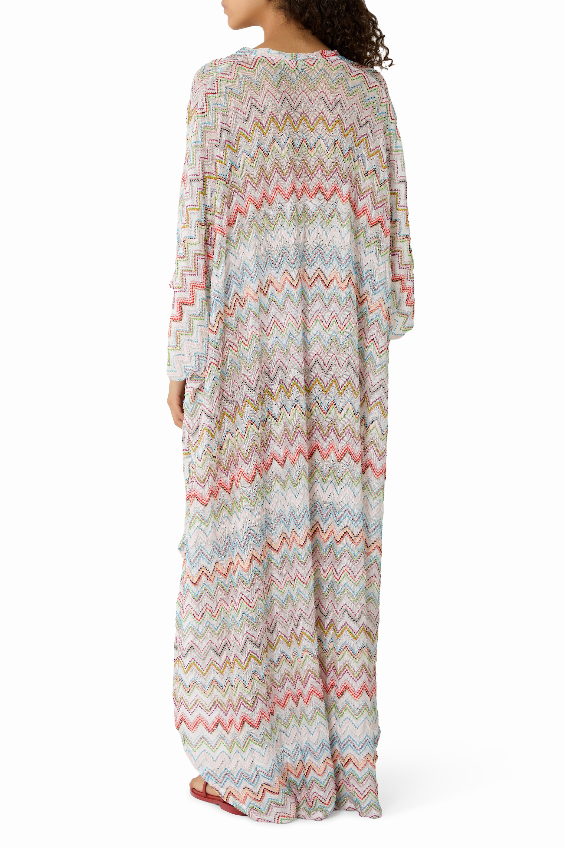 قفطان طويل بأكمام واسعة مزين بخطوط متعرجة لامي ثلاثي الأبعاد