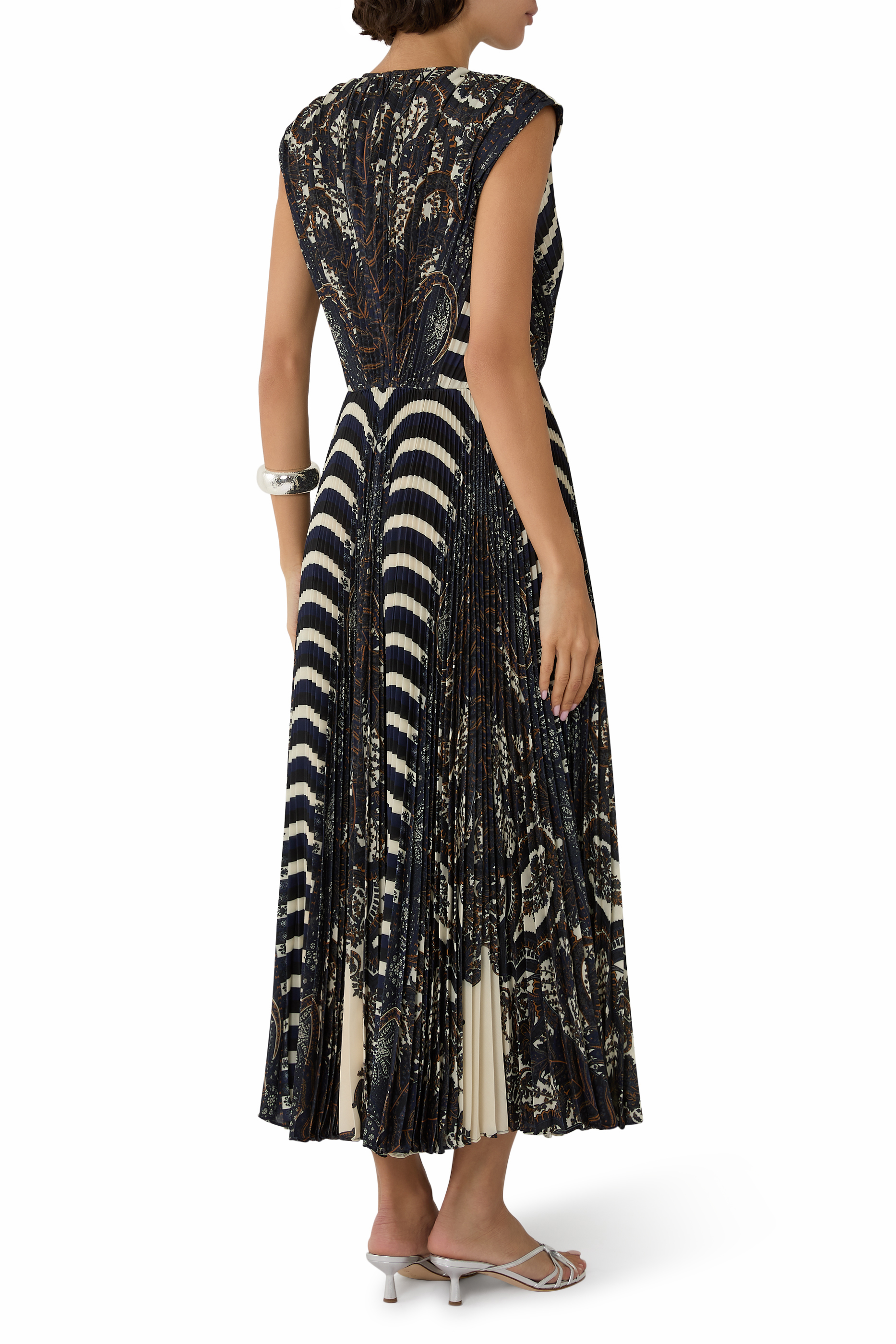 فستان فيوليتا متوسط الطول بلا أكمام وبطيات