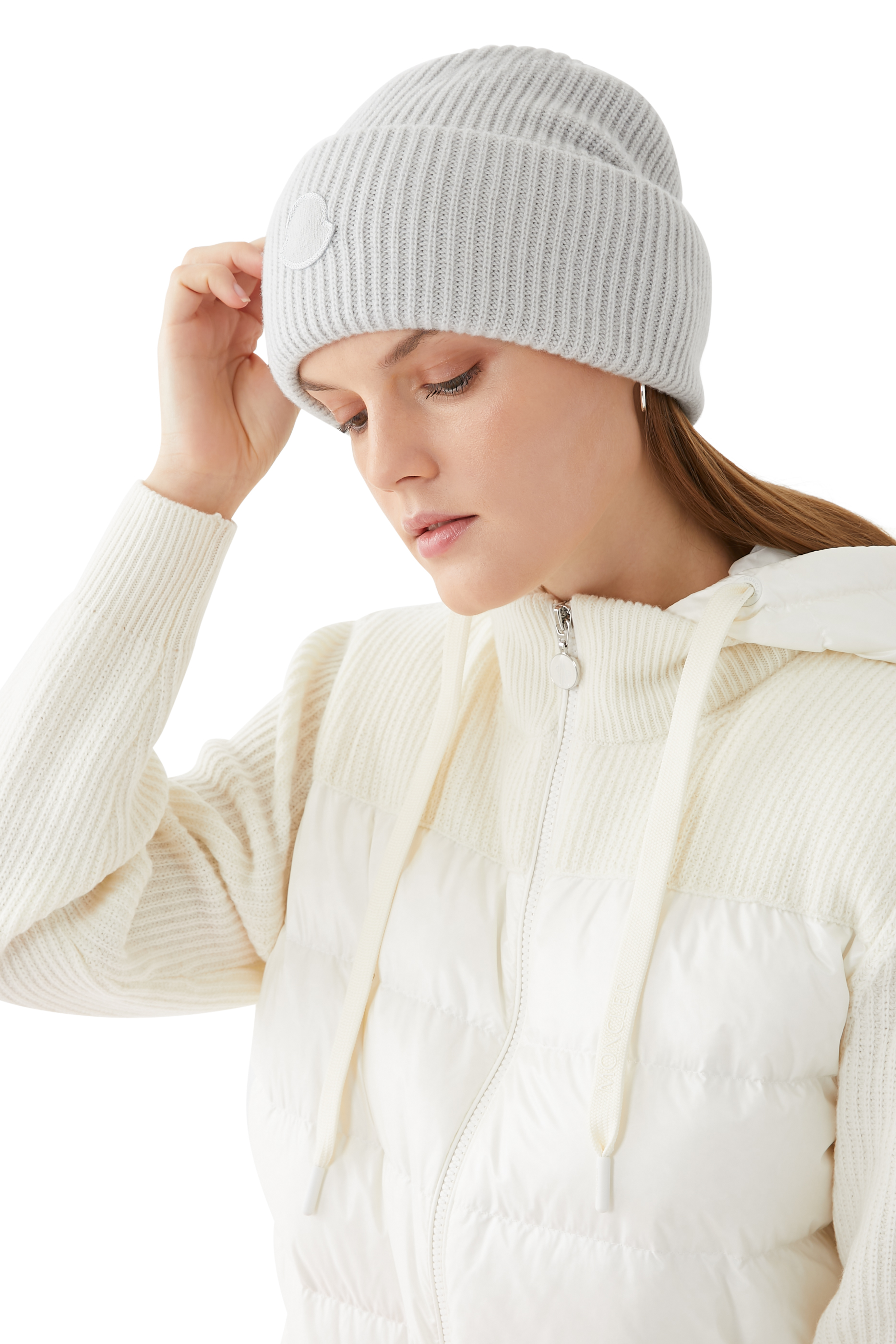 قبعة بيني منسوجة برقعة شعار الماركة