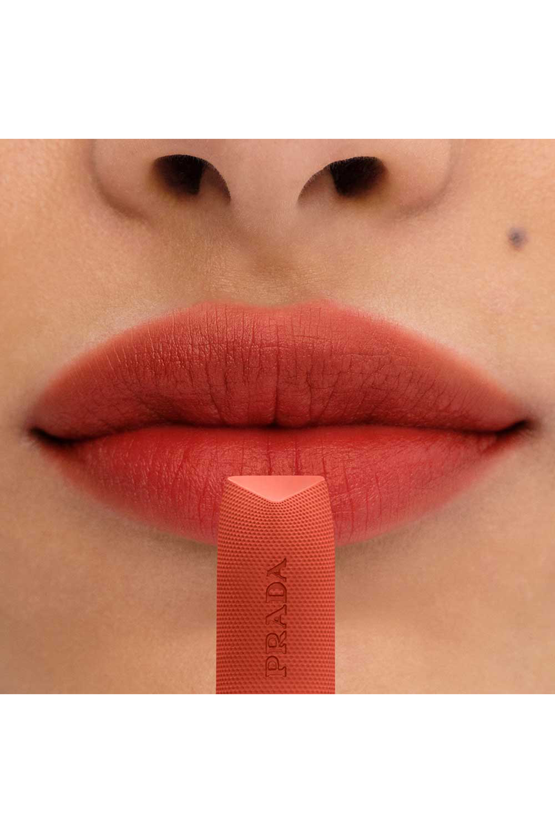 أحمر شفاه مونوكروم سوفت غير لامع