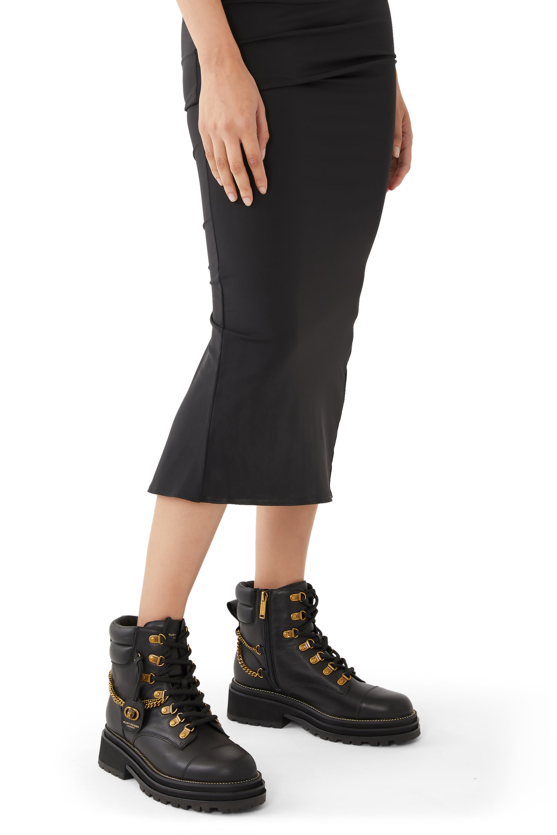 بوت تشيلسي بتصميم عسكري