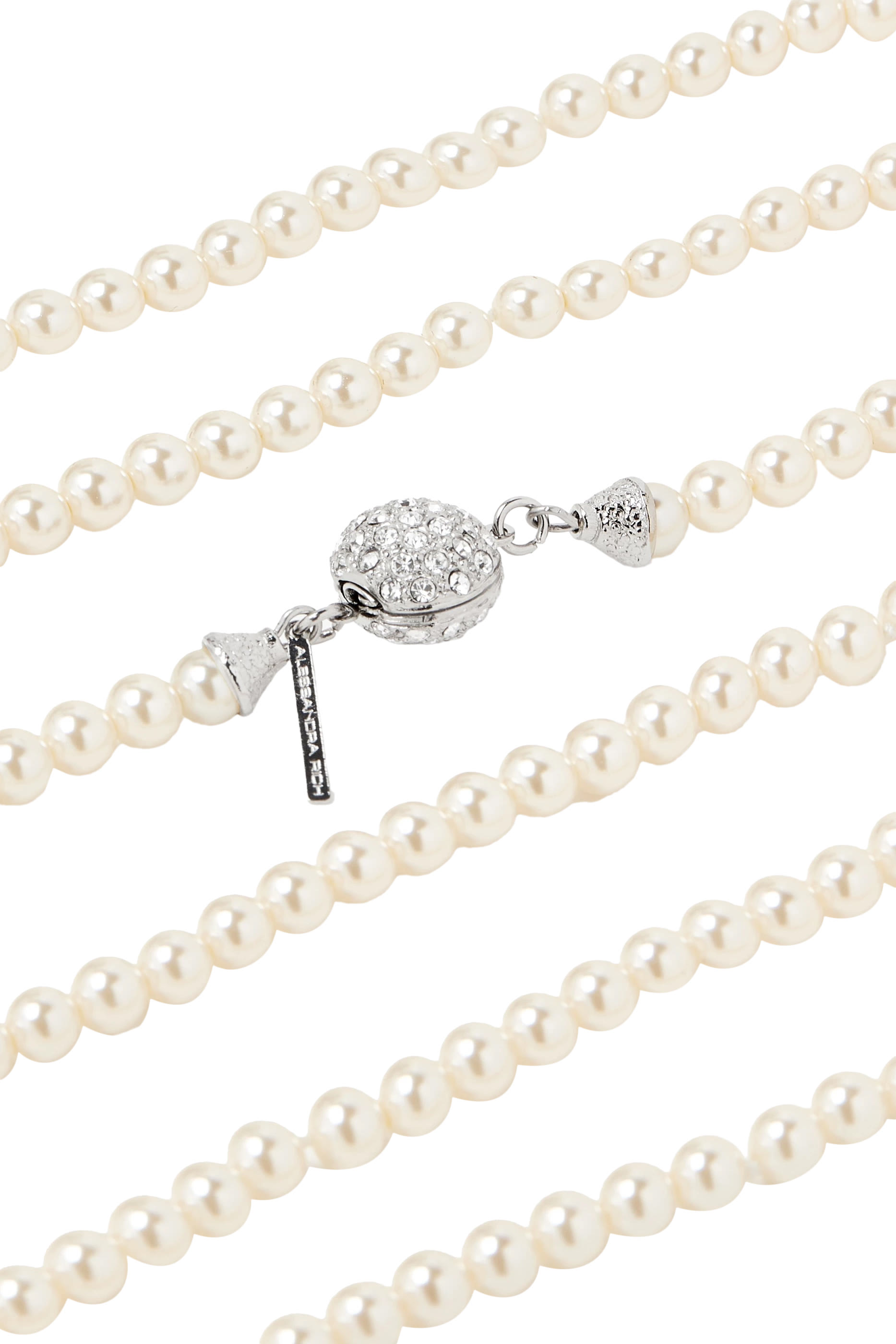 قلادة طويلة مزينة باللؤلؤ