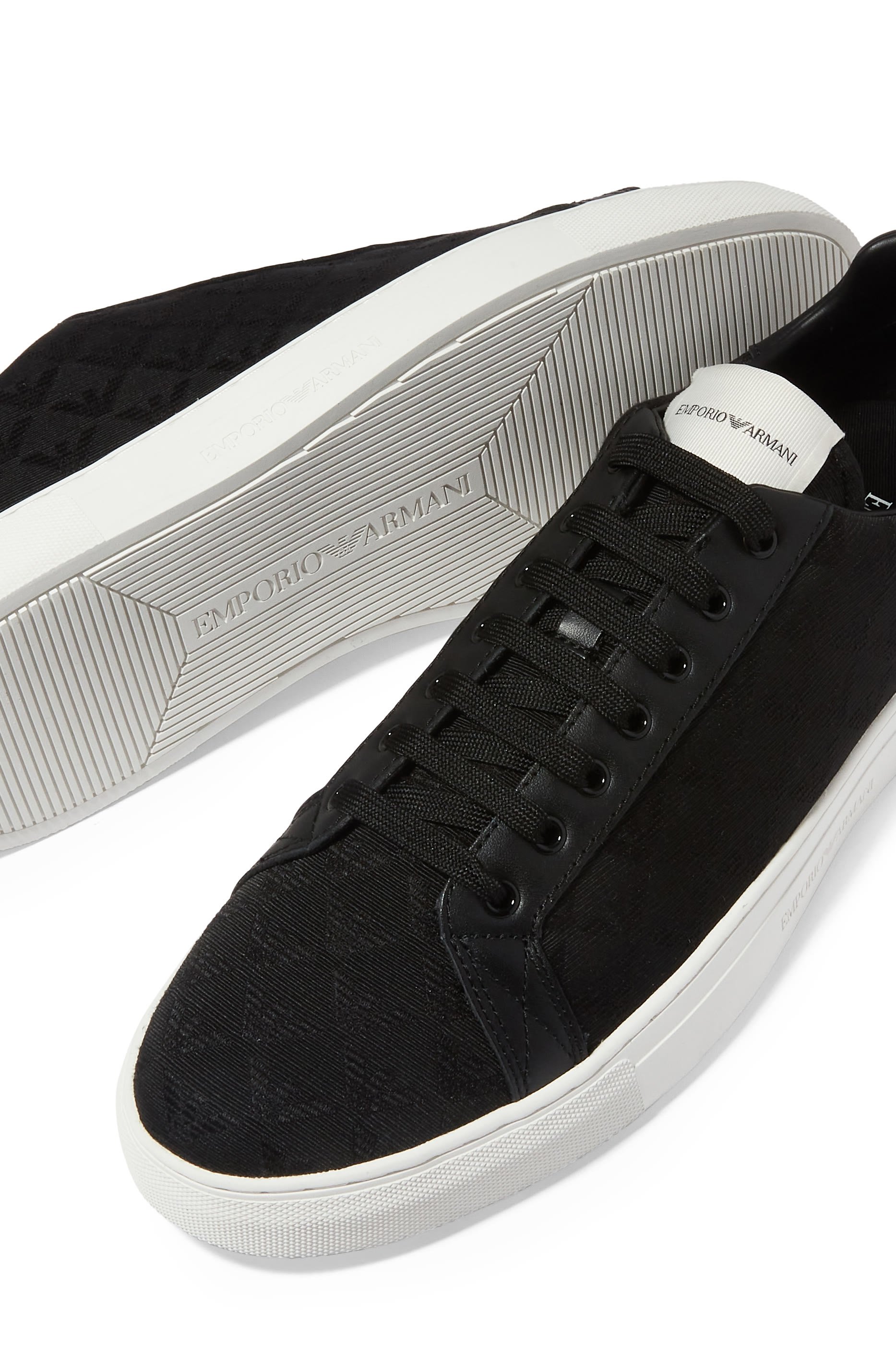 سنيكرز جاكار مبطن بتصميم أسفل الكاحل