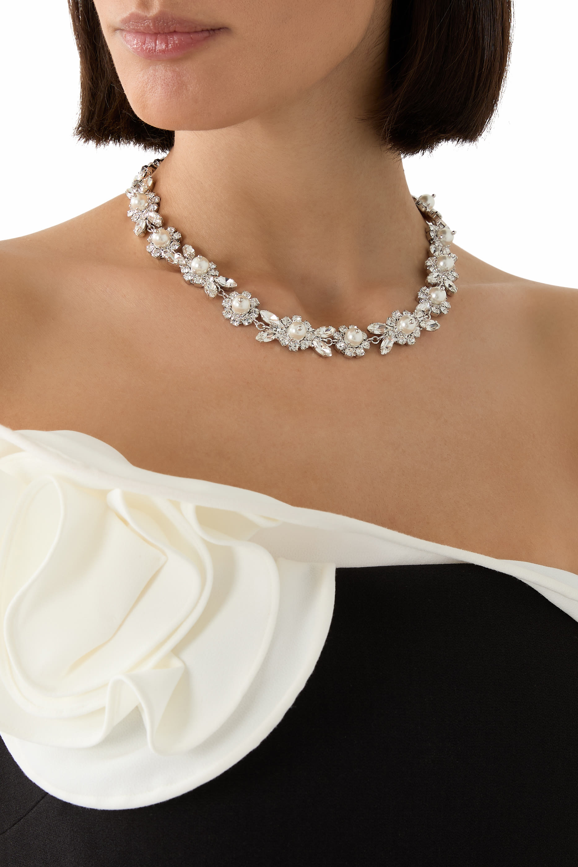 قلادة بحلي بتصميم زهور أقحوان