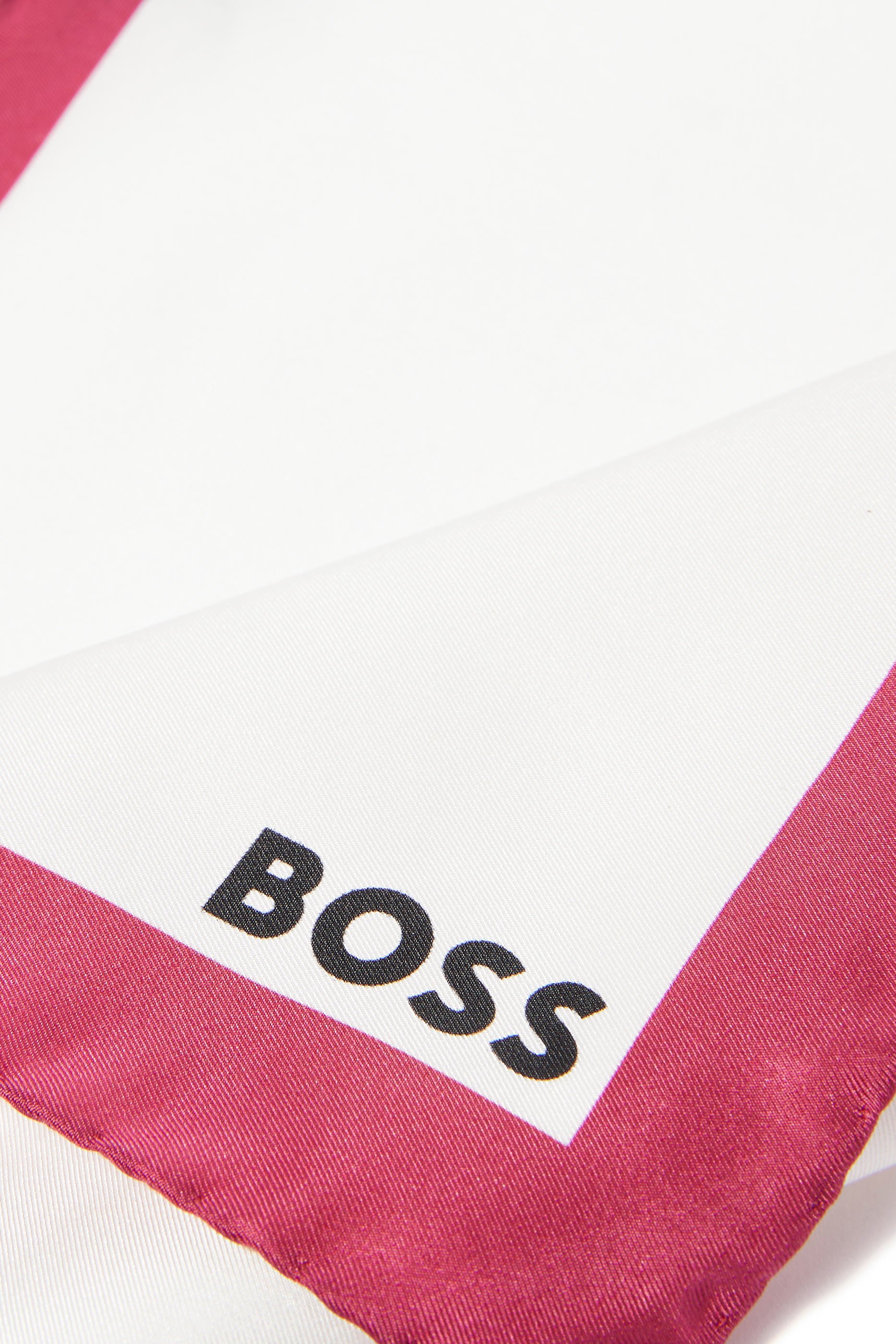 منديل جيب ايتش حرير بتصميم مربع