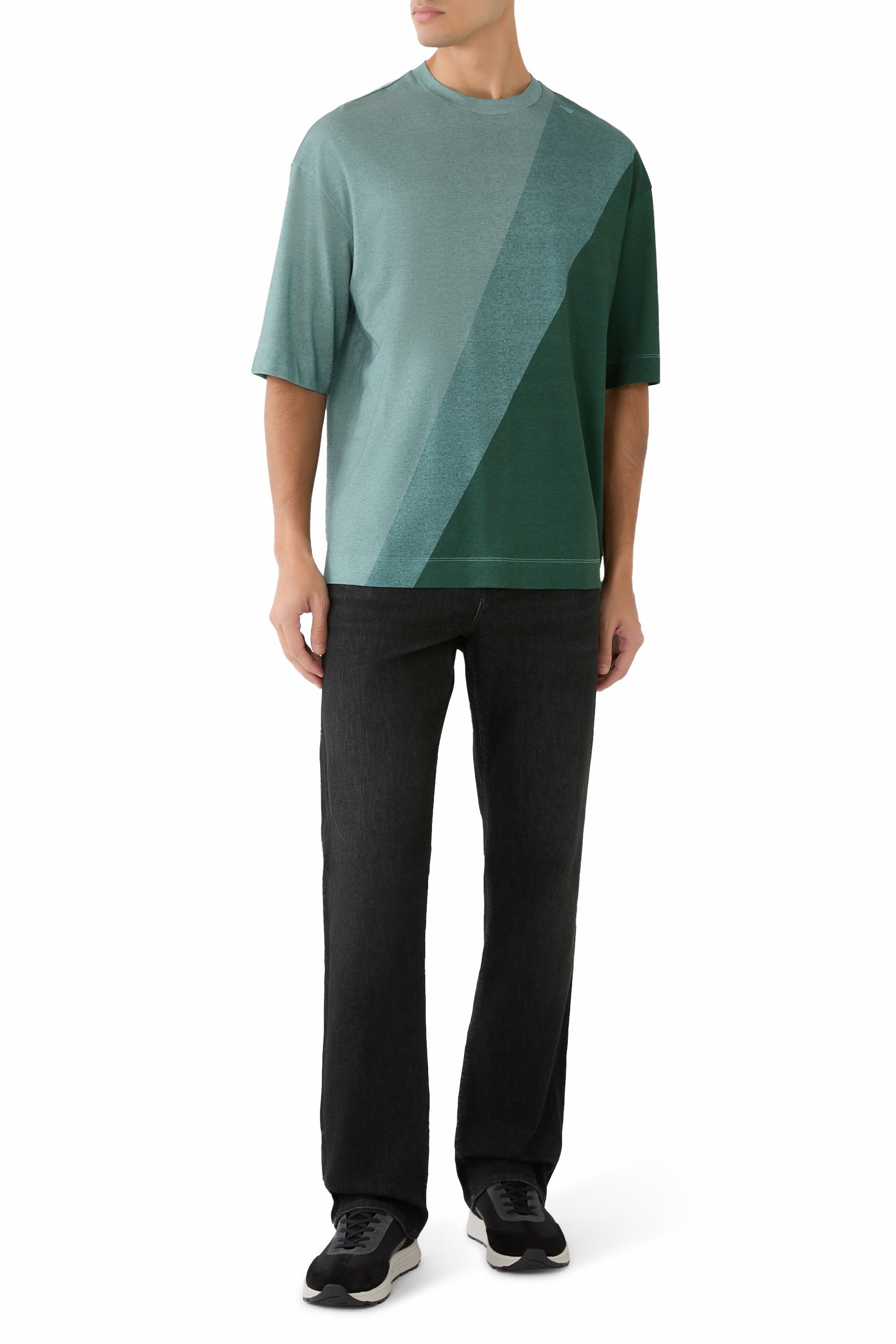 تيشيرت بأكمام قصيرة