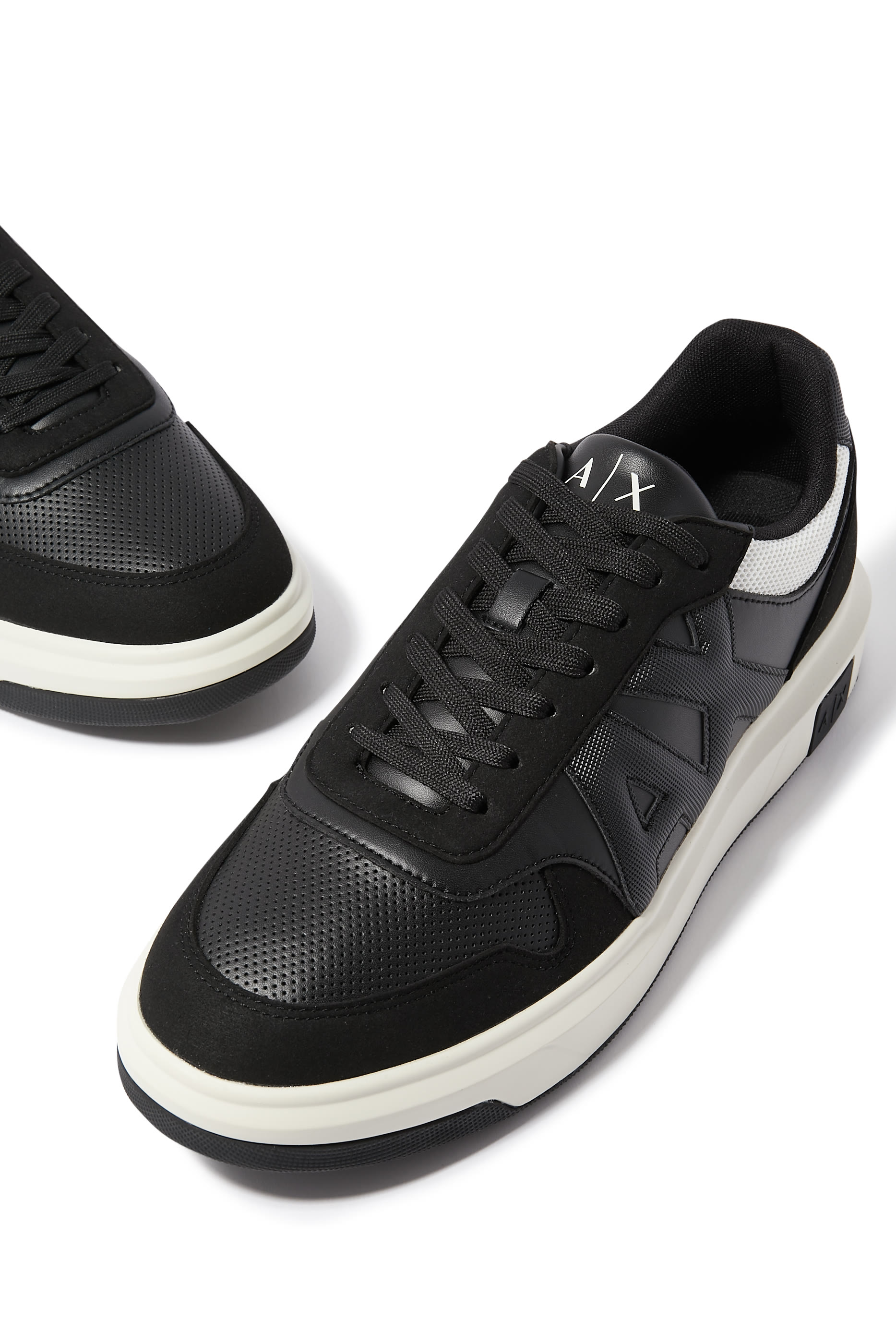 سنيكرز فينيس بشعار الماركة