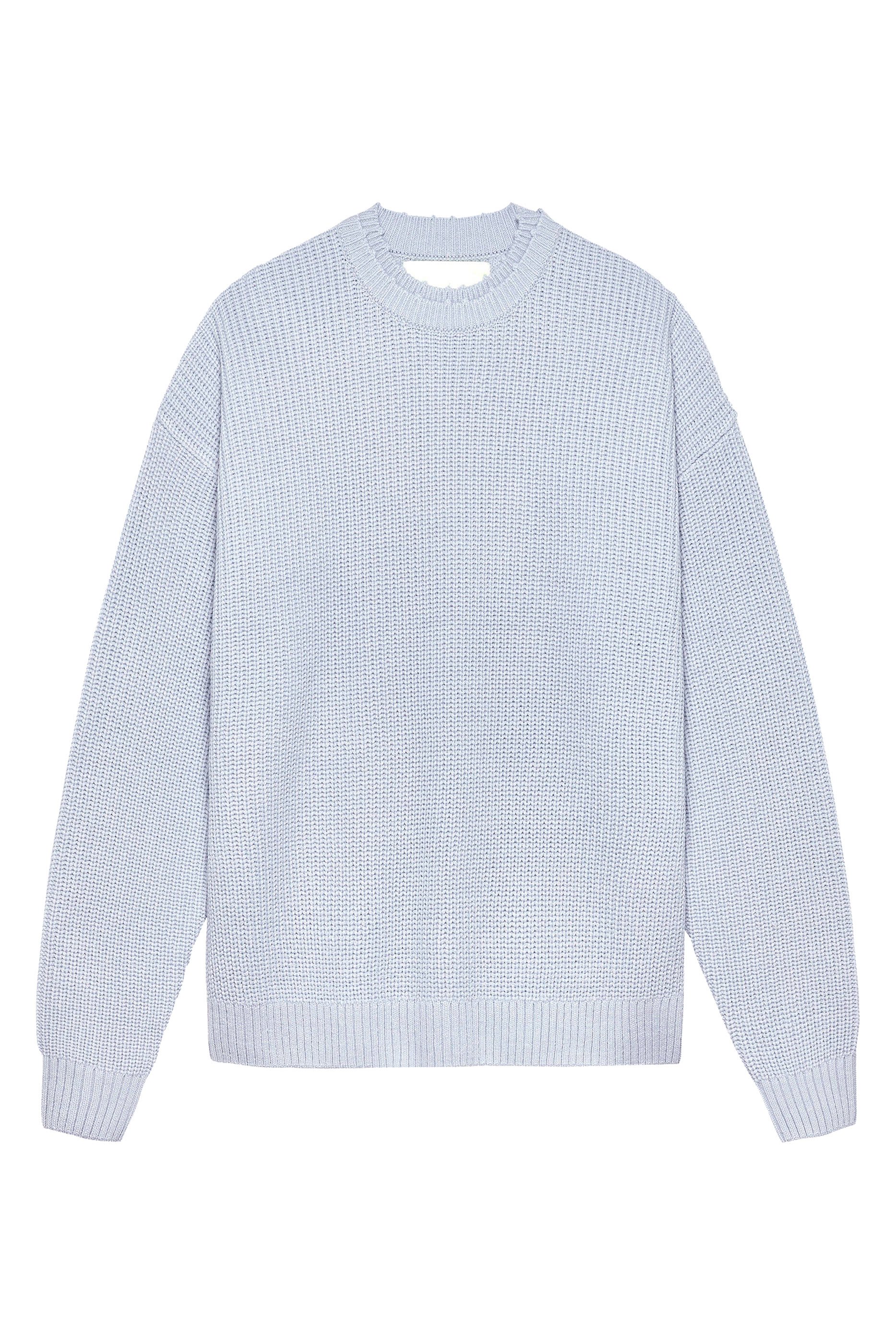 كنزة بياقة ضيقة بشعار الماركة كبير