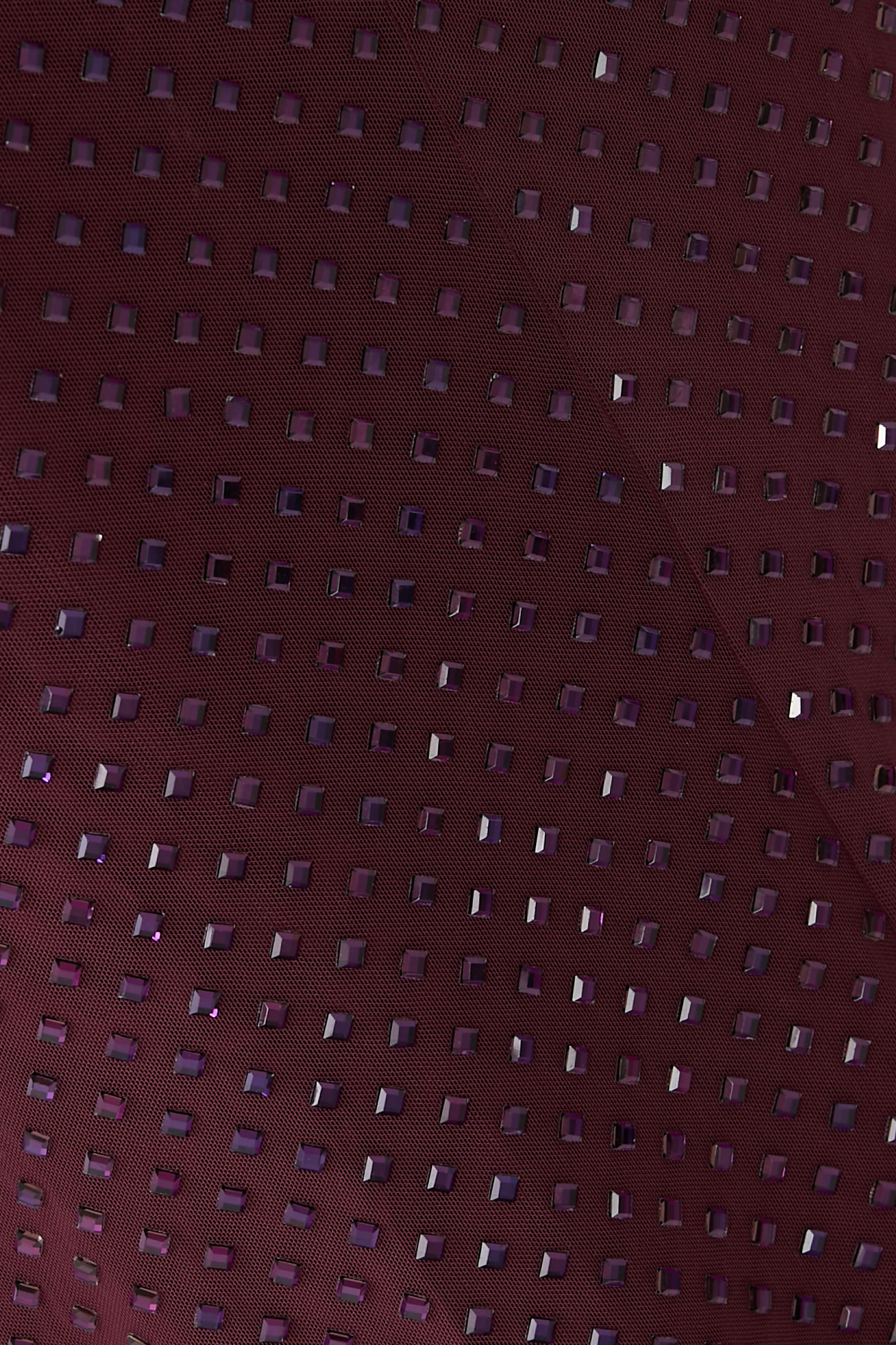 فستان طويل بفتحة وأحجار الراين