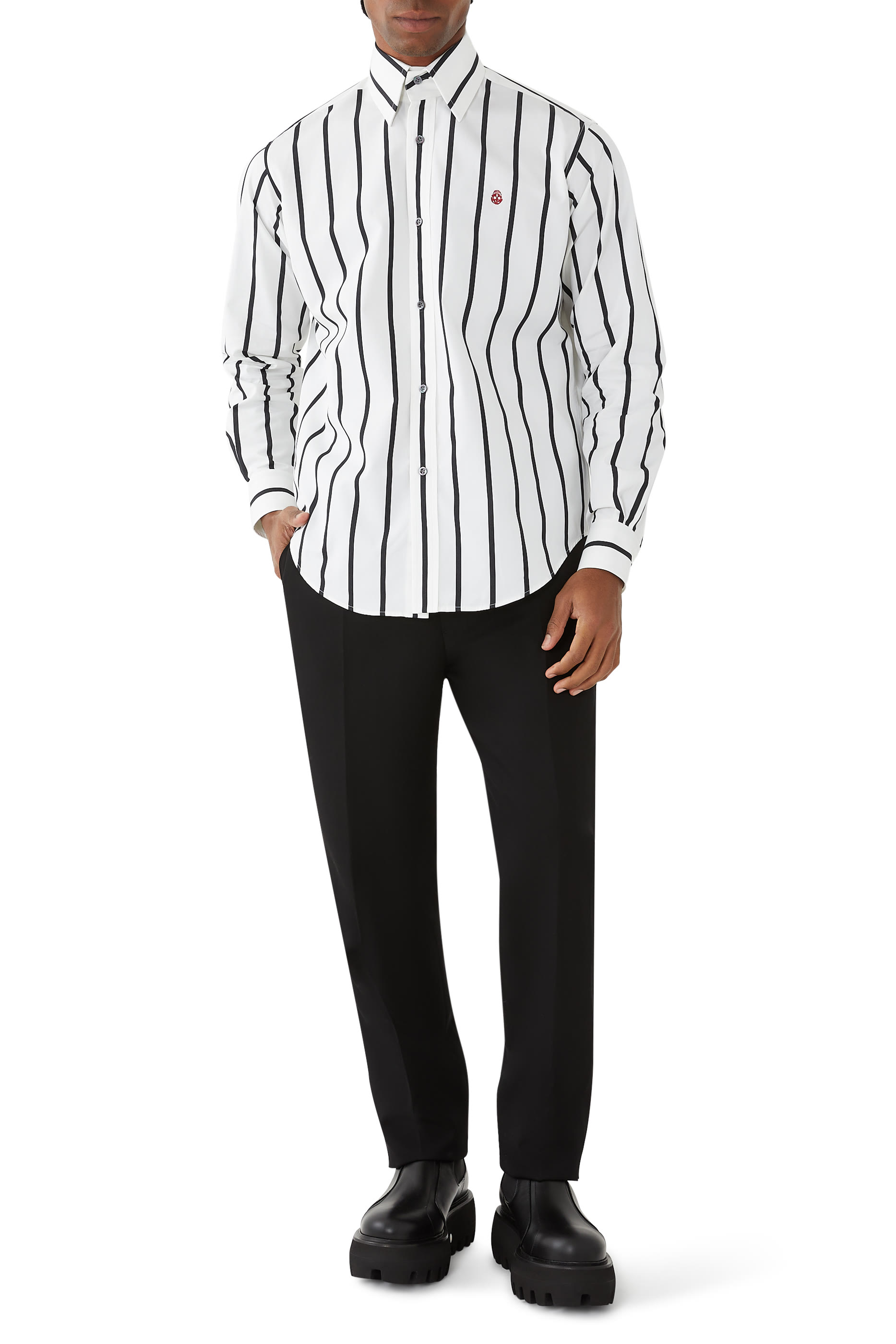 قميص مخطط بتطريز جمجمة