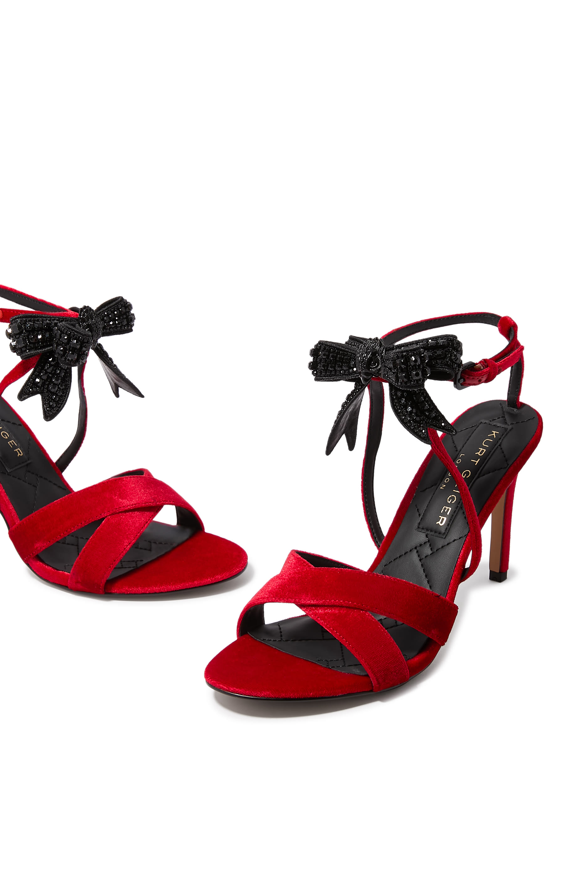 صندل بكعب مرتفع مزين بفيونكة