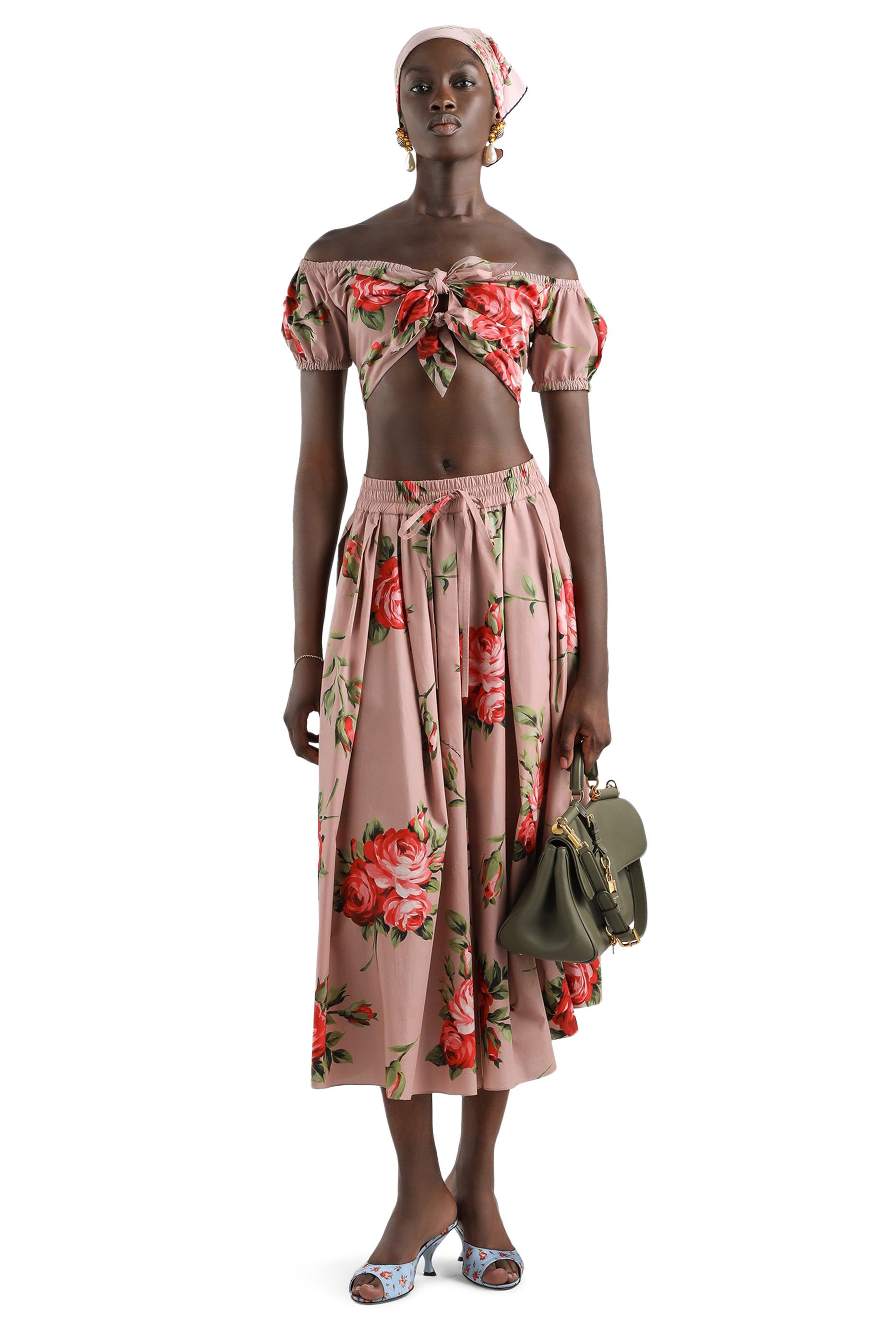 بلوزة بنقشة ورد قطن